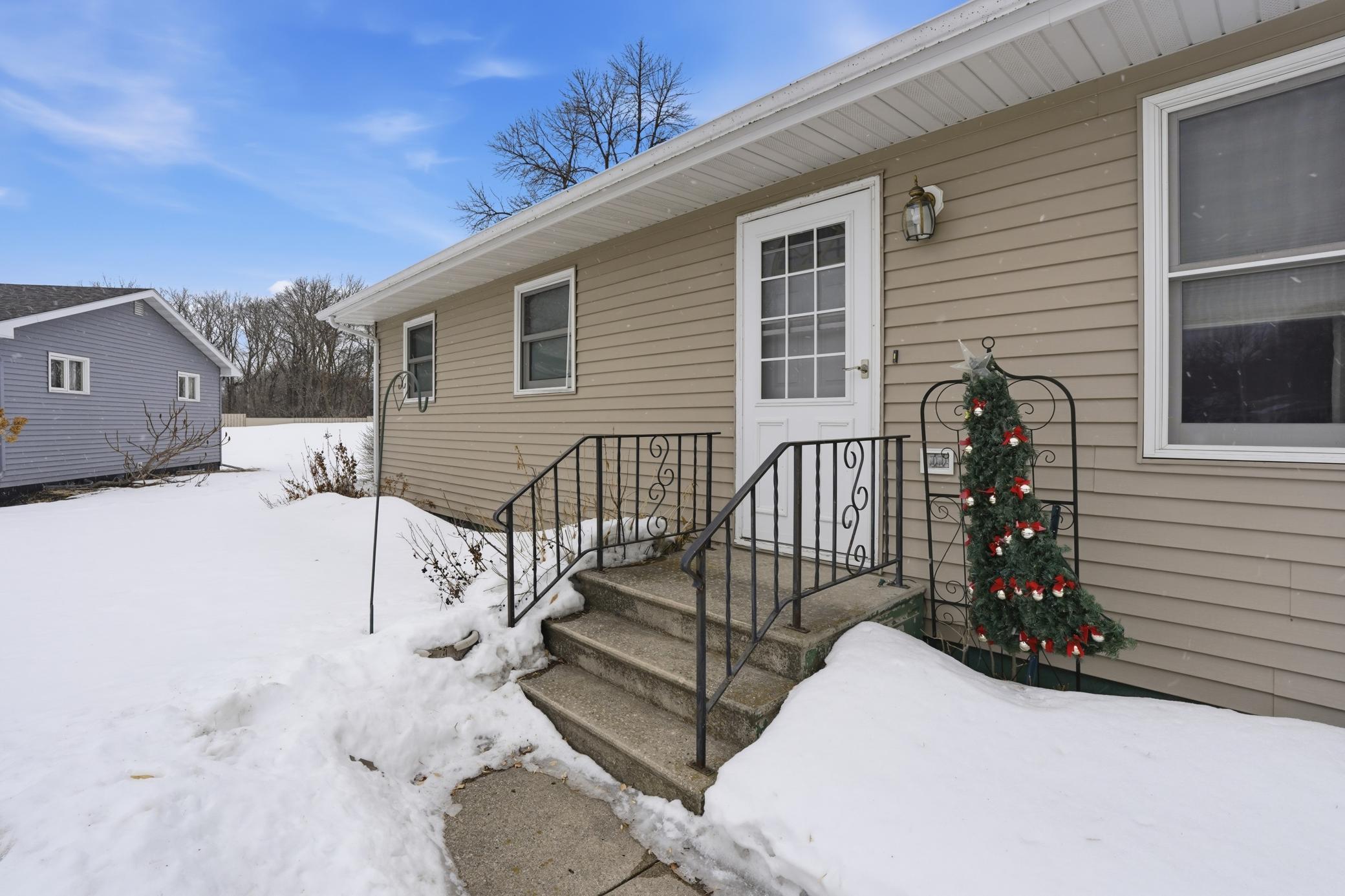 1972 single family home for sale at 535 W Bend Lane in Alvarado, MN — 3 bed, 1 bath (photo 3 of 32)