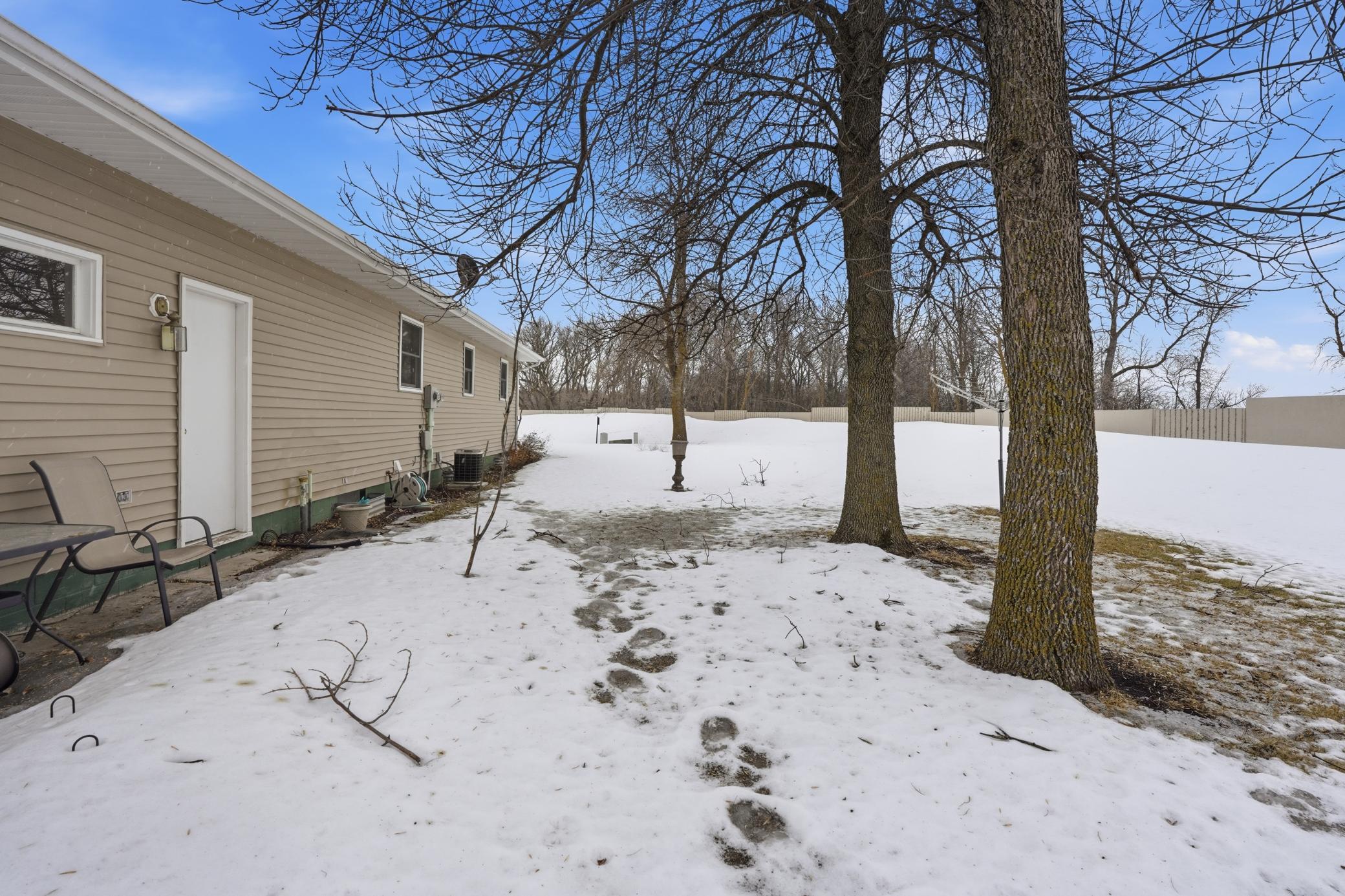 1972 single family home for sale at 535 W Bend Lane in Alvarado, MN — 3 bed, 1 bath (photo 5 of 32)
