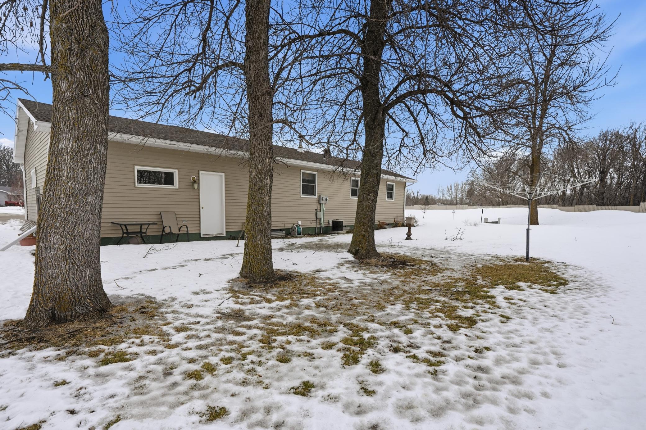 1972 single family home for sale at 535 W Bend Lane in Alvarado, MN — 3 bed, 1 bath (photo 6 of 32)