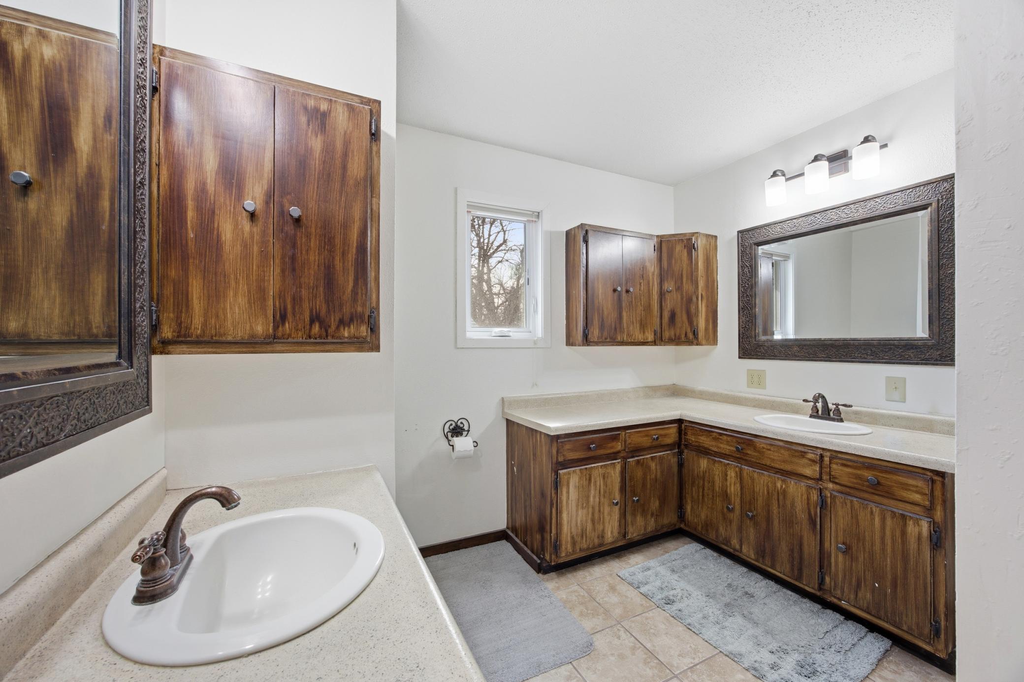 1976 single family home for sale at 1211 Hall Avenue in Breckenridge, MN — 3 bed, 2 bath (photo 19 of 36)