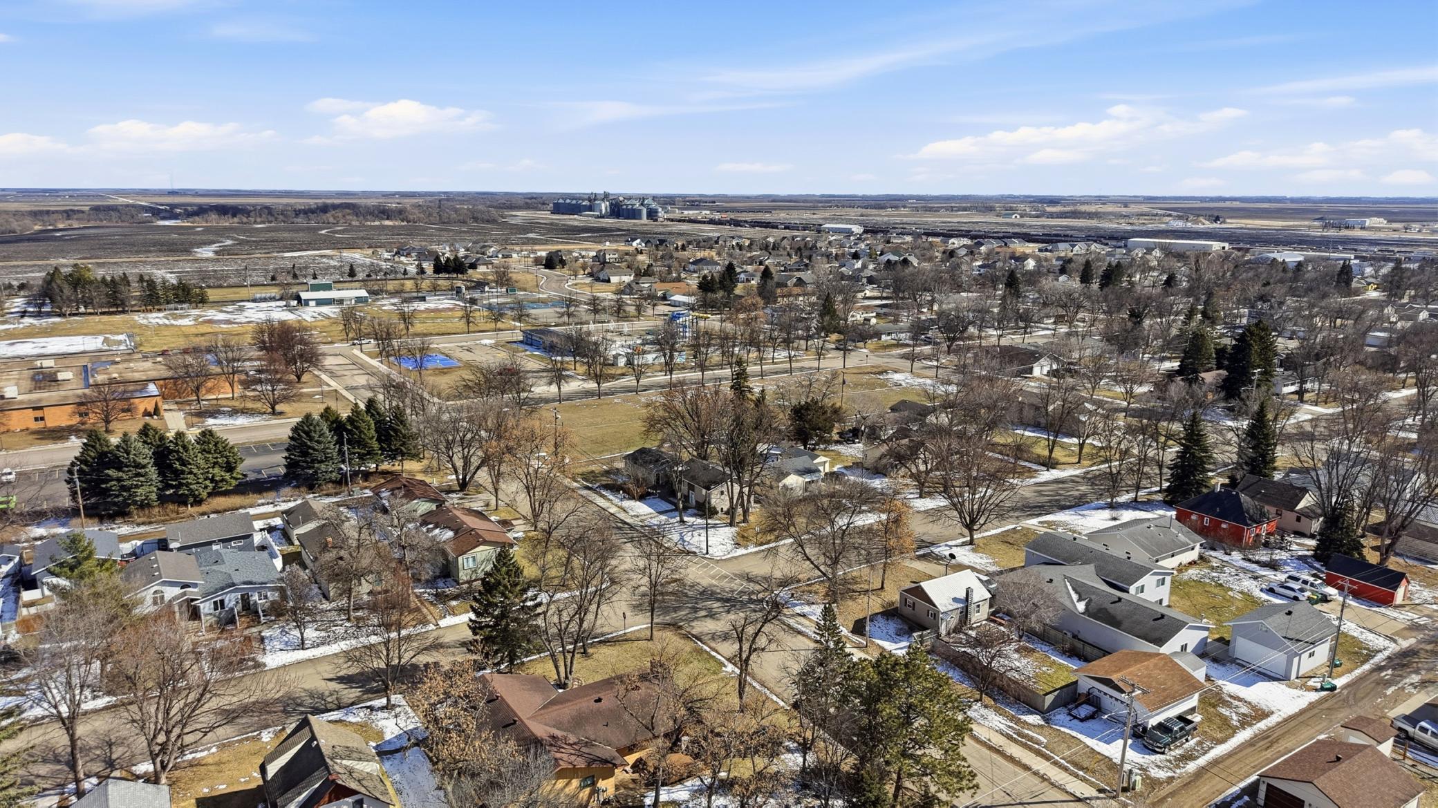 1976 single family home for sale at 1211 Hall Avenue in Breckenridge, MN — 3 bed, 2 bath (photo 33 of 36)