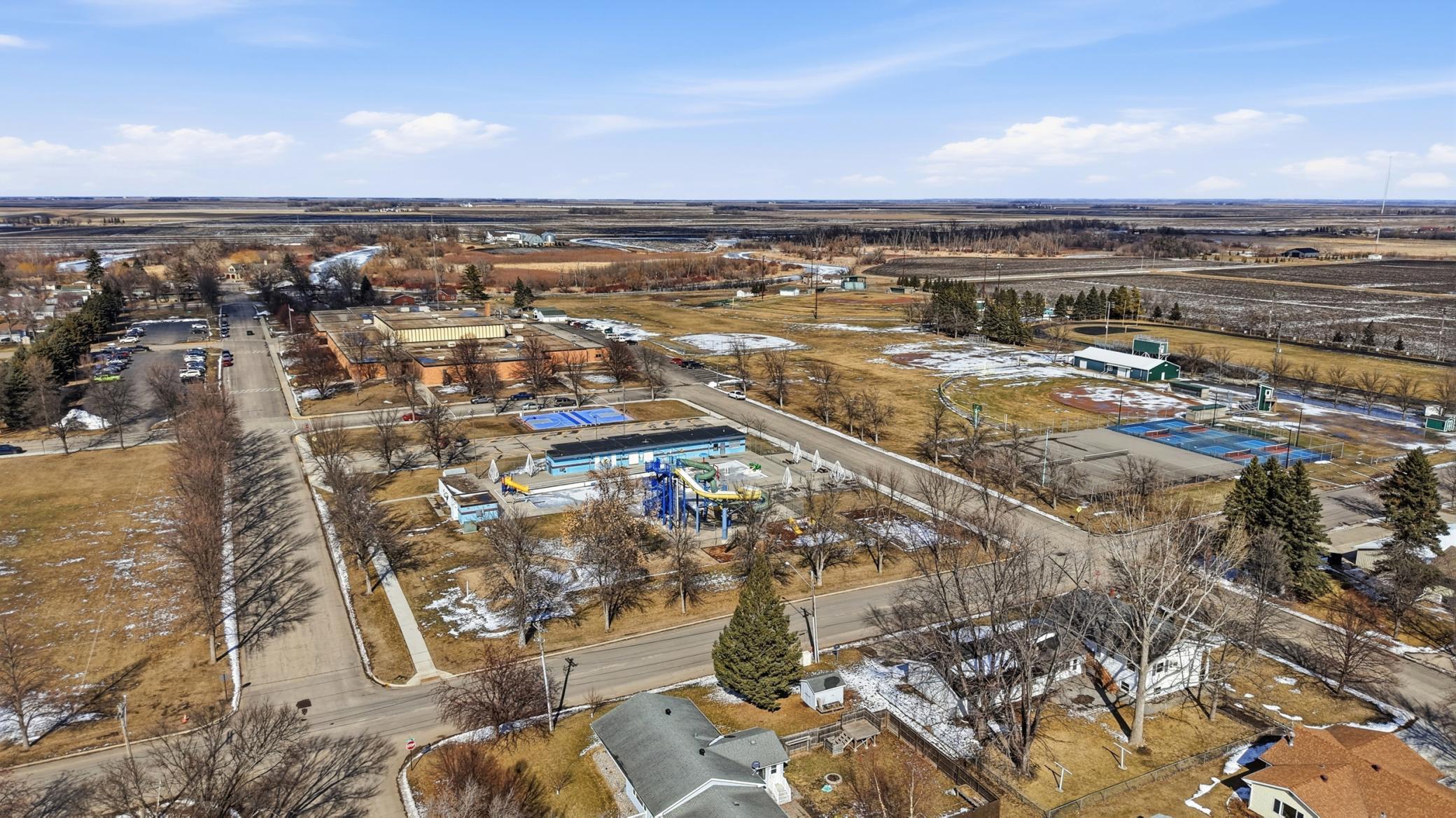 1976 single family home for sale at 1211 Hall Avenue in Breckenridge, MN — 3 bed, 2 bath (photo 35 of 36)