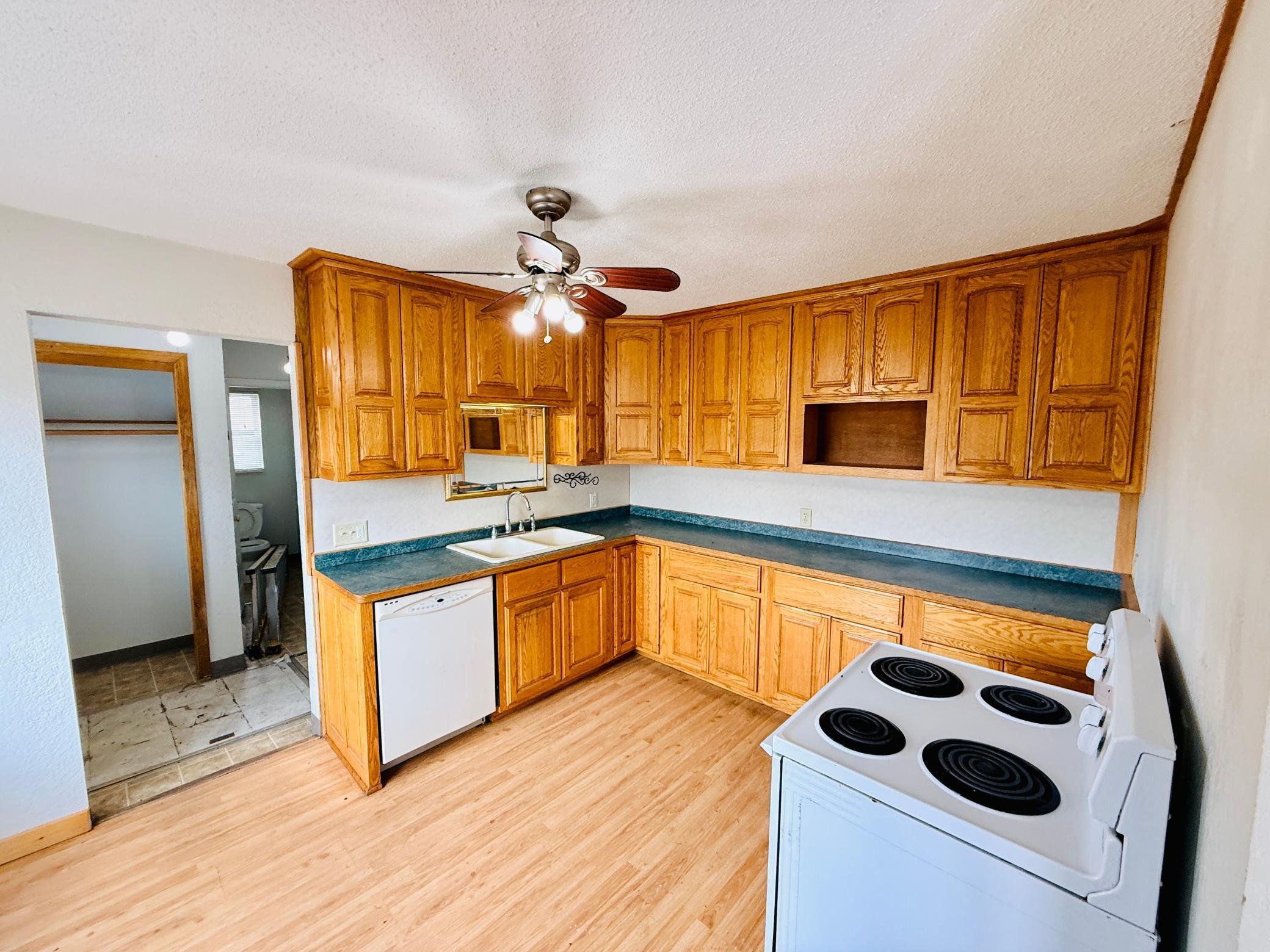 2001 single family home for sale at 515 Carr Lake Road SE in Bemidji, MN — 4 bed, 2 bath (photo 4 of 30)