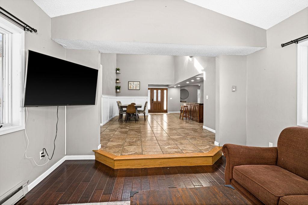 1993 single family home for sale at 33107 Chippewa Drive in Grand Rapids, MN — 4 bed, 2 bath (photo 7 of 22)