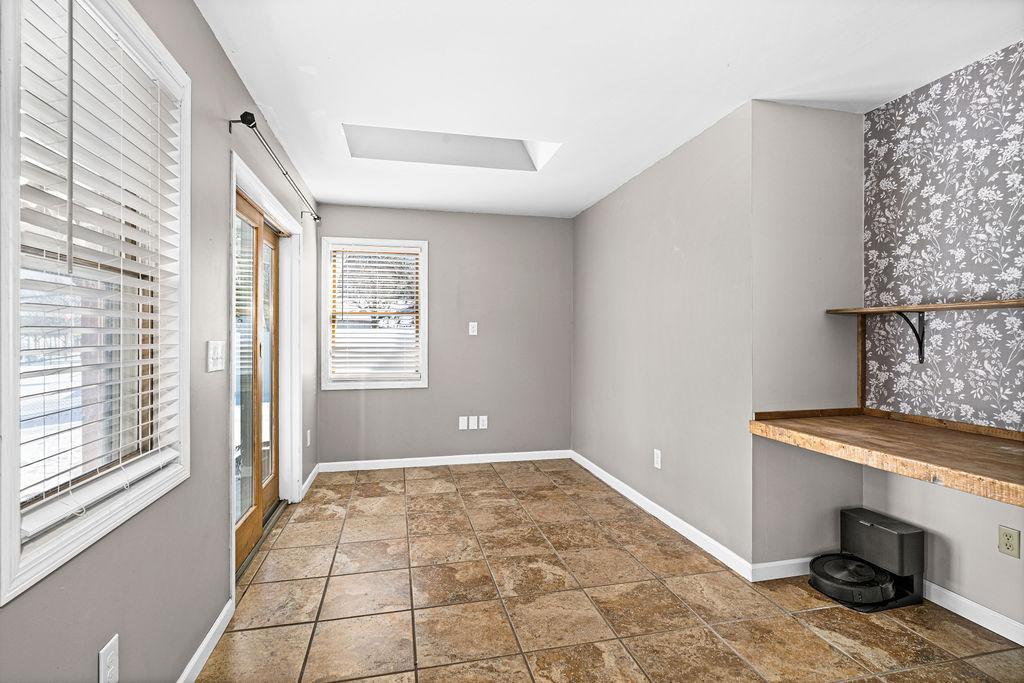 1993 single family home for sale at 33107 Chippewa Drive in Grand Rapids, MN — 4 bed, 2 bath (photo 8 of 22)