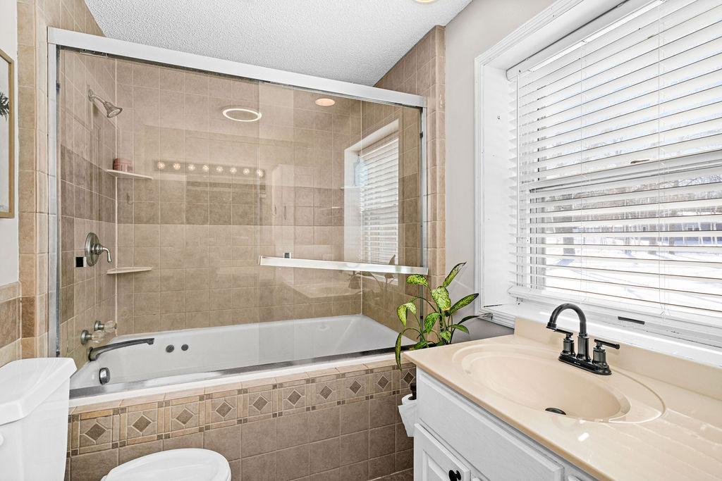 1993 single family home for sale at 33107 Chippewa Drive in Grand Rapids, MN — 4 bed, 2 bath (photo 11 of 22)