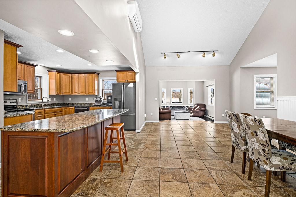 1993 single family home for sale at 33107 Chippewa Drive in Grand Rapids, MN — 4 bed, 2 bath (photo 5 of 22)