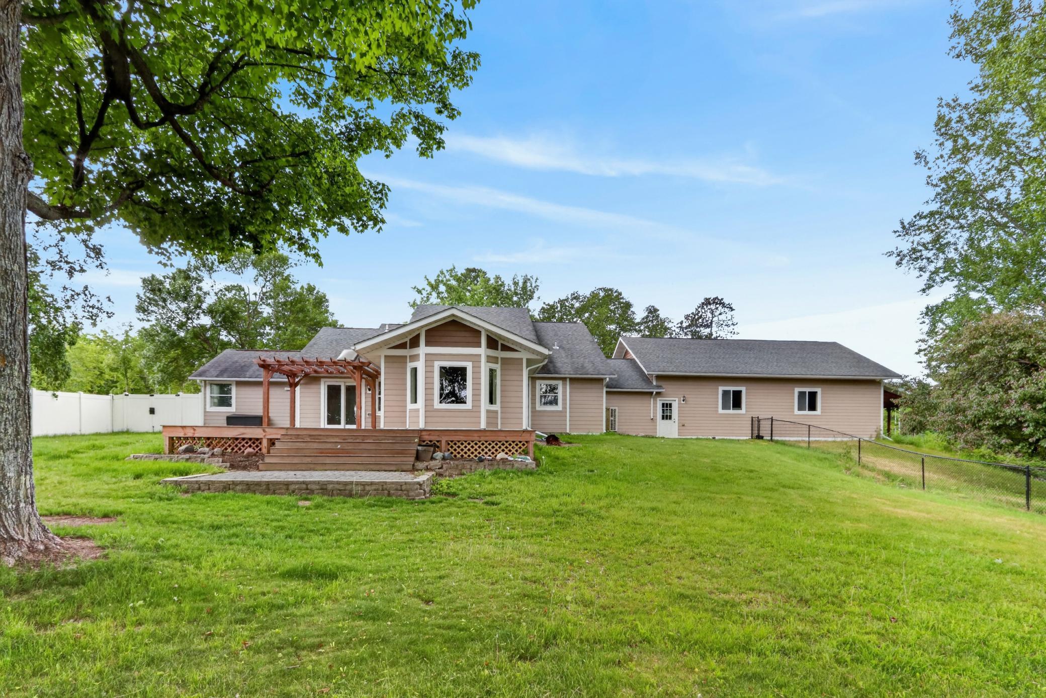1993 single family home for sale at 33107 Chippewa Drive in Grand Rapids, MN — 4 bed, 2 bath (photo 3 of 52)