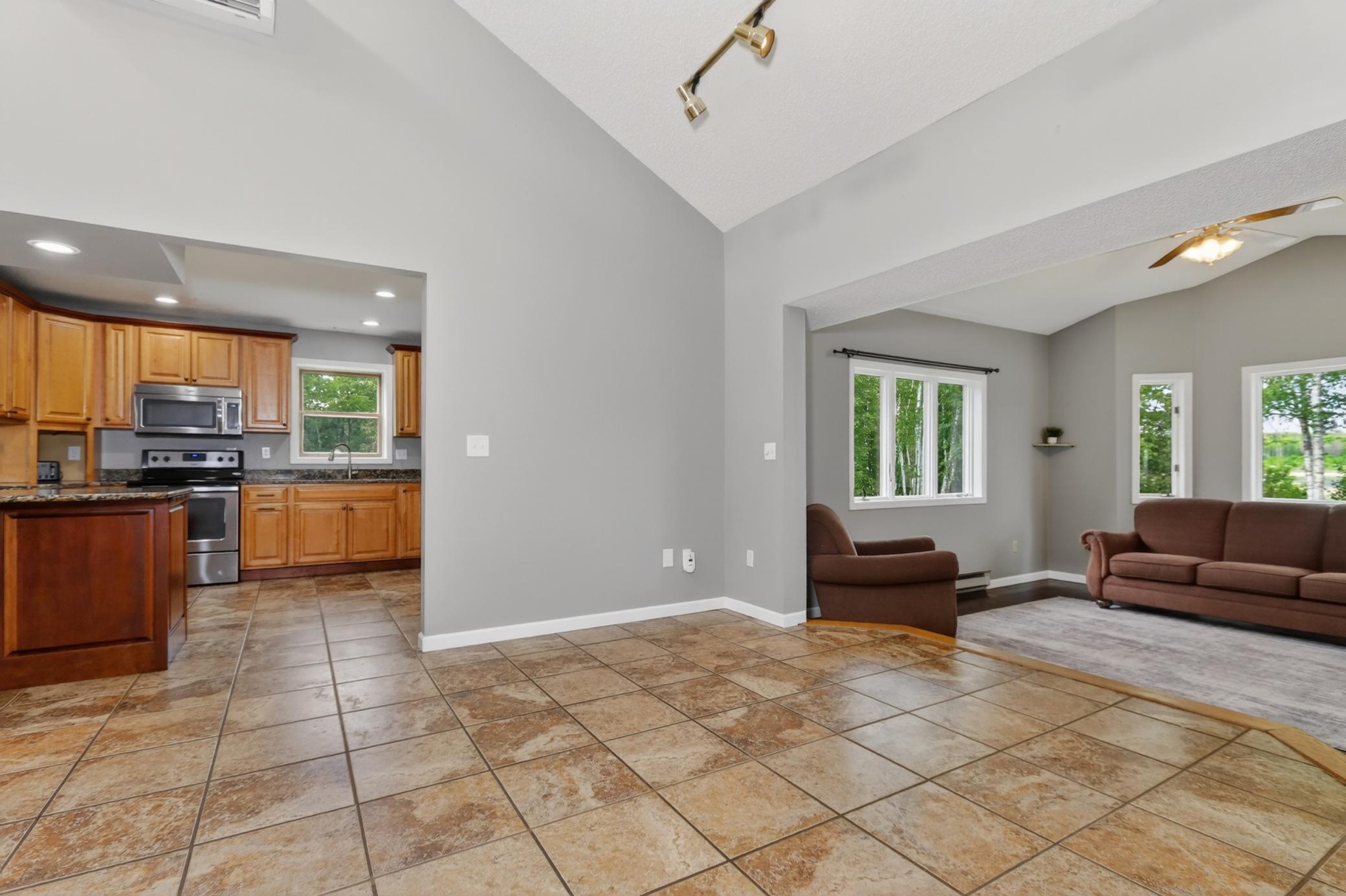 1993 single family home for sale at 33107 Chippewa Drive in Grand Rapids, MN — 4 bed, 2 bath (photo 21 of 52)