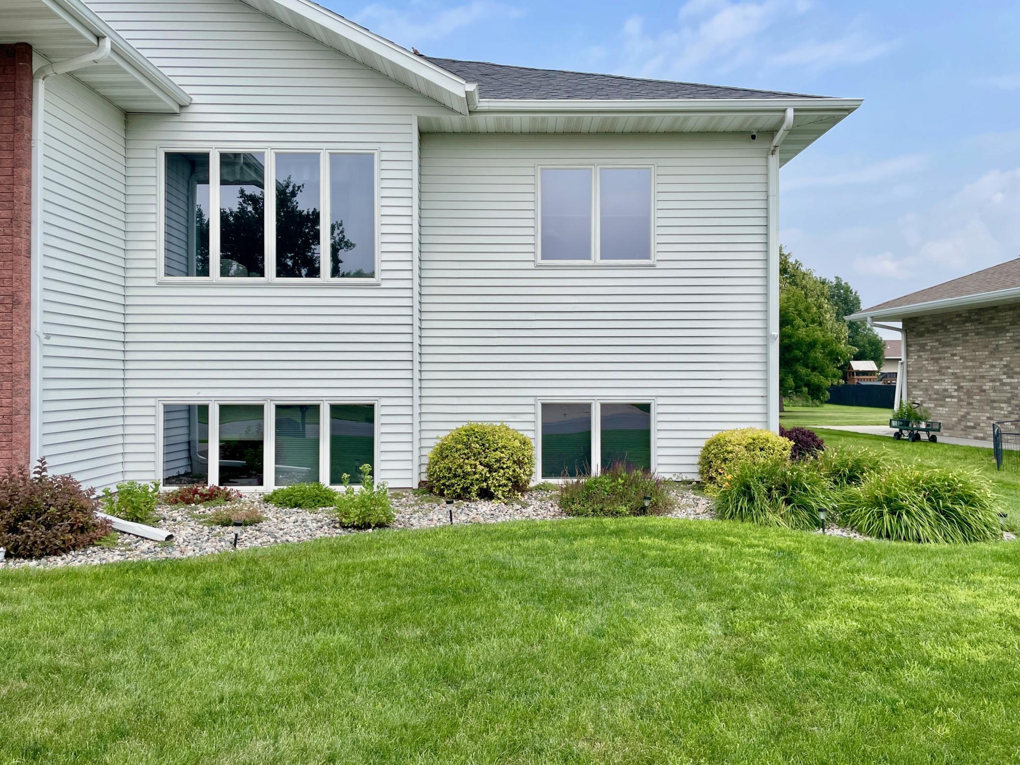 2005 single family home for sale at 1410 Mendenhall Avenue in Breckenridge, MN — 6 bed, 3 bath (photo 2 of 49)