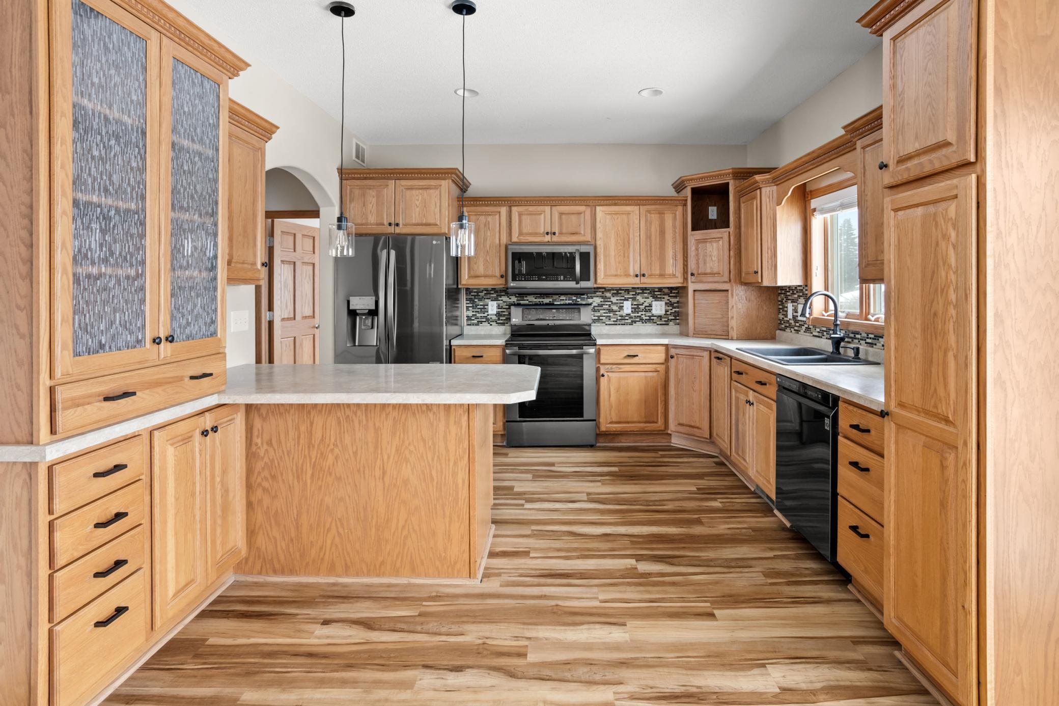 2005 single family home for sale at 1410 Mendenhall Avenue in Breckenridge, MN — 6 bed, 3 bath (photo 25 of 49)