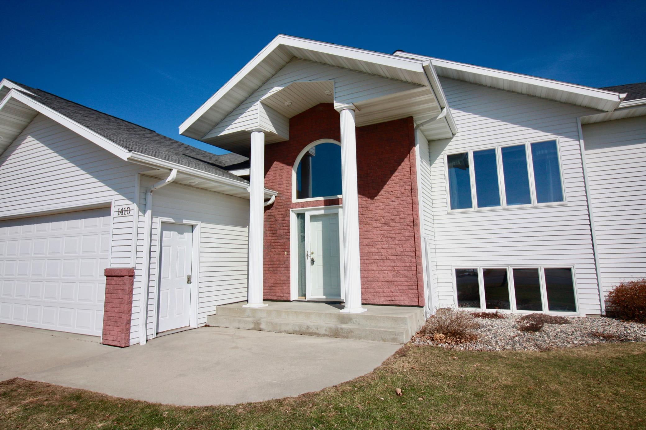 2005 single family home for sale at 1410 Mendenhall Avenue in Breckenridge, MN — 6 bed, 3 bath (photo 4 of 49)