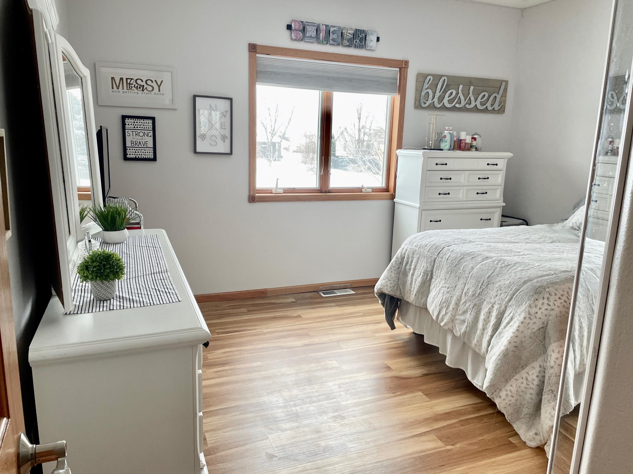 2005 single family home for sale at 1410 Mendenhall Avenue in Breckenridge, MN — 6 bed, 3 bath (photo 32 of 49)