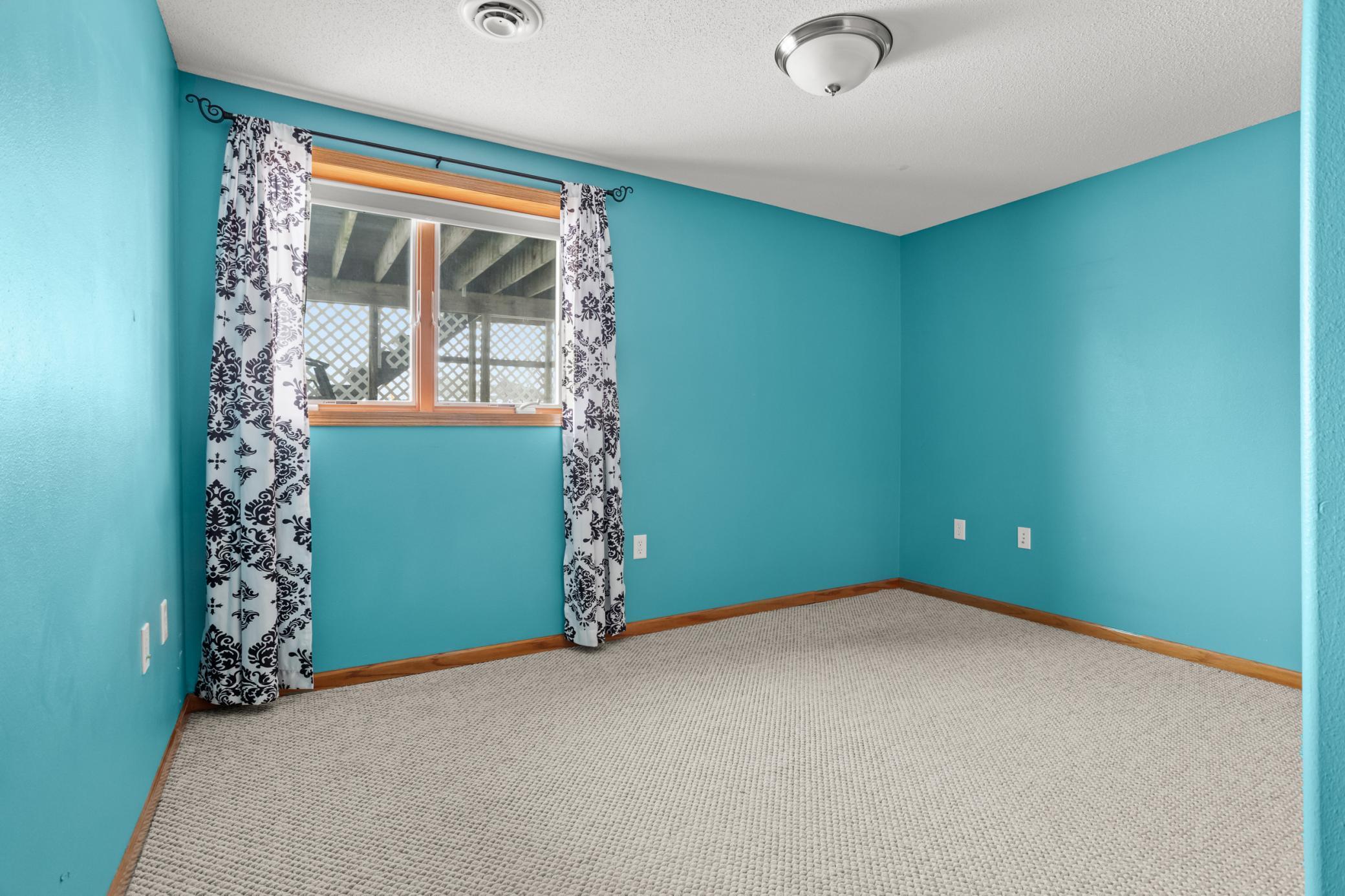 2005 single family home for sale at 1410 Mendenhall Avenue in Breckenridge, MN — 6 bed, 3 bath (photo 41 of 49)