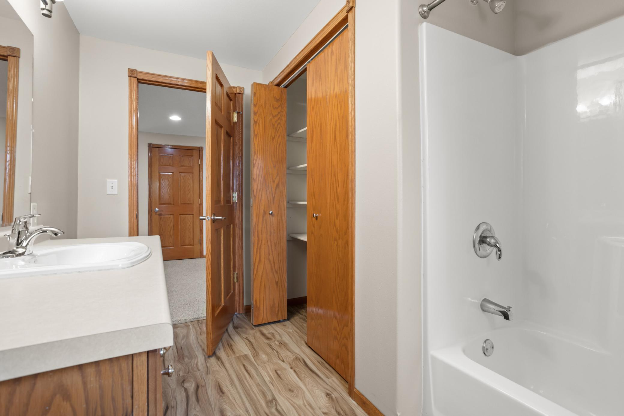 2005 single family home for sale at 1410 Mendenhall Avenue in Breckenridge, MN — 6 bed, 3 bath (photo 44 of 49)