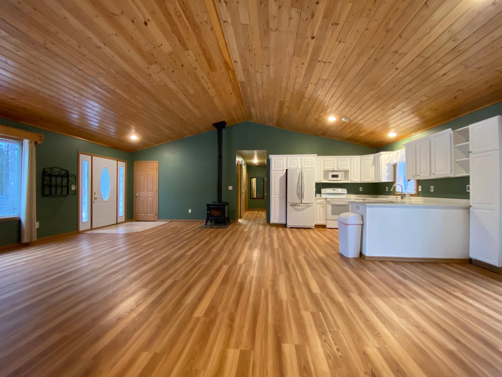 2007 single family home for sale at 309 Birch Court in Park Rapids, MN — 3 bed, 3 bath (photo 6 of 25)