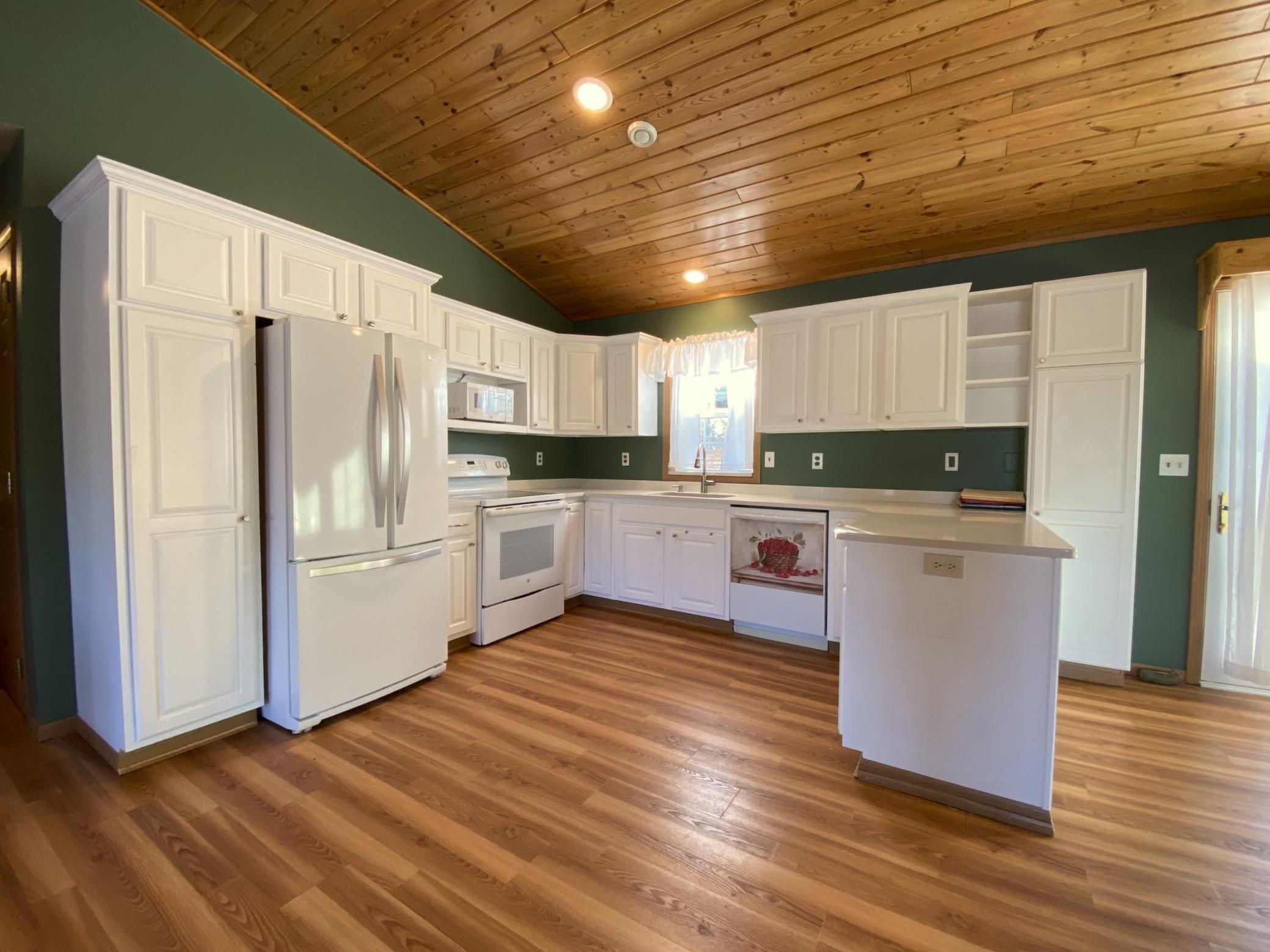 2007 single family home for sale at 309 Birch Court in Park Rapids, MN — 3 bed, 3 bath (photo 7 of 25)