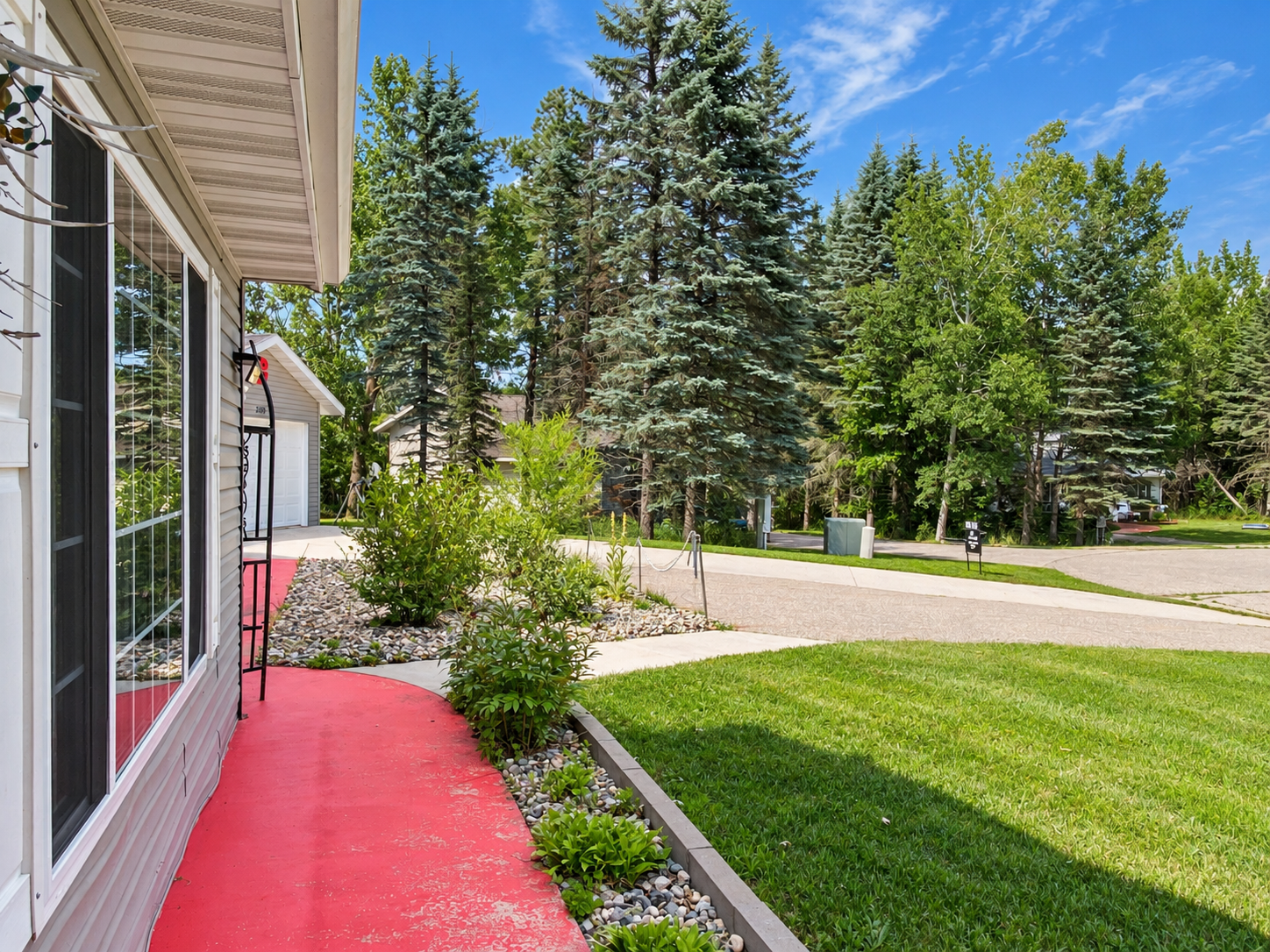 2007 single family home for sale at 309 Birch Court in Park Rapids, MN — 3 bed, 3 bath (photo 2 of 32)