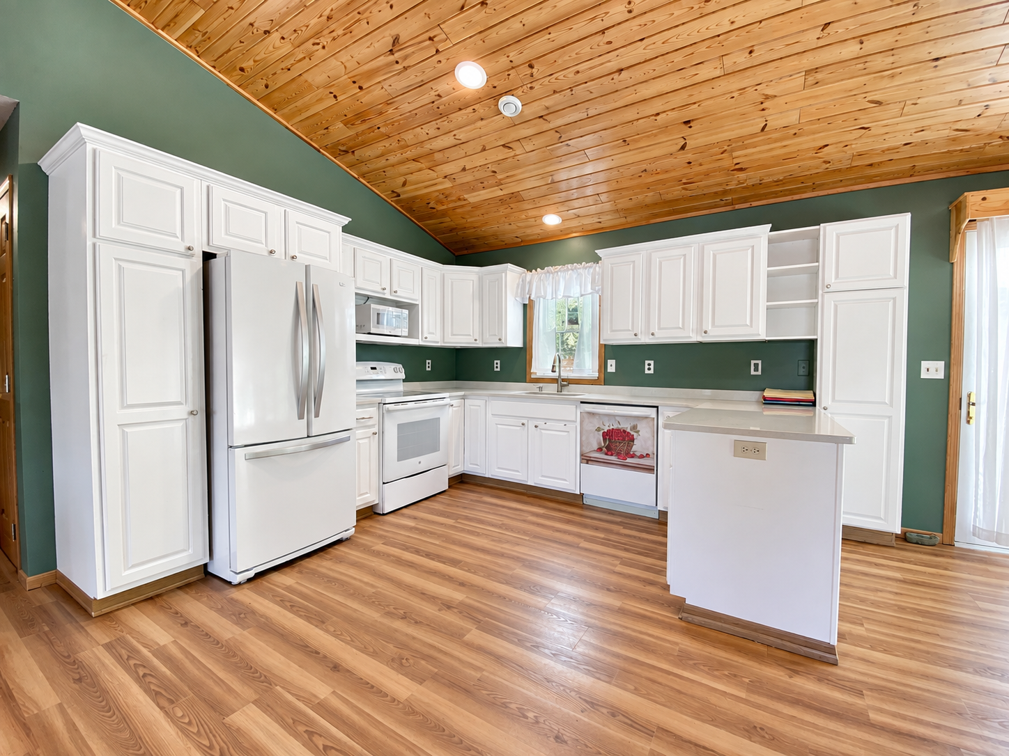 2007 single family home for sale at 309 Birch Court in Park Rapids, MN — 3 bed, 3 bath (photo 14 of 32)