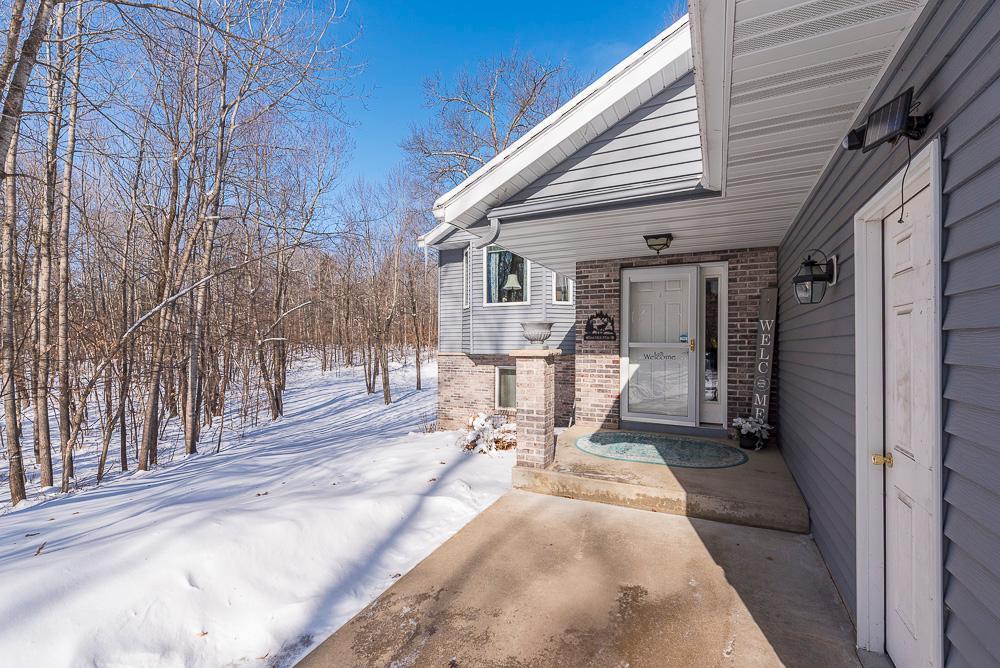 2004 single family home for sale at 8080 County Road 127 in Brainerd, MN — 4 bed, 3 bath (photo 2 of 50)