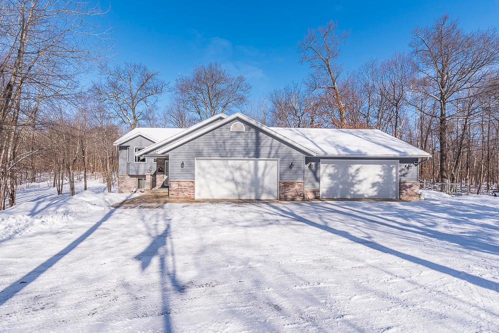 2004 single family home for sale at 8080 County Road 127 in Brainerd, MN — 4 bed, 3 bath (photo 4 of 50)
