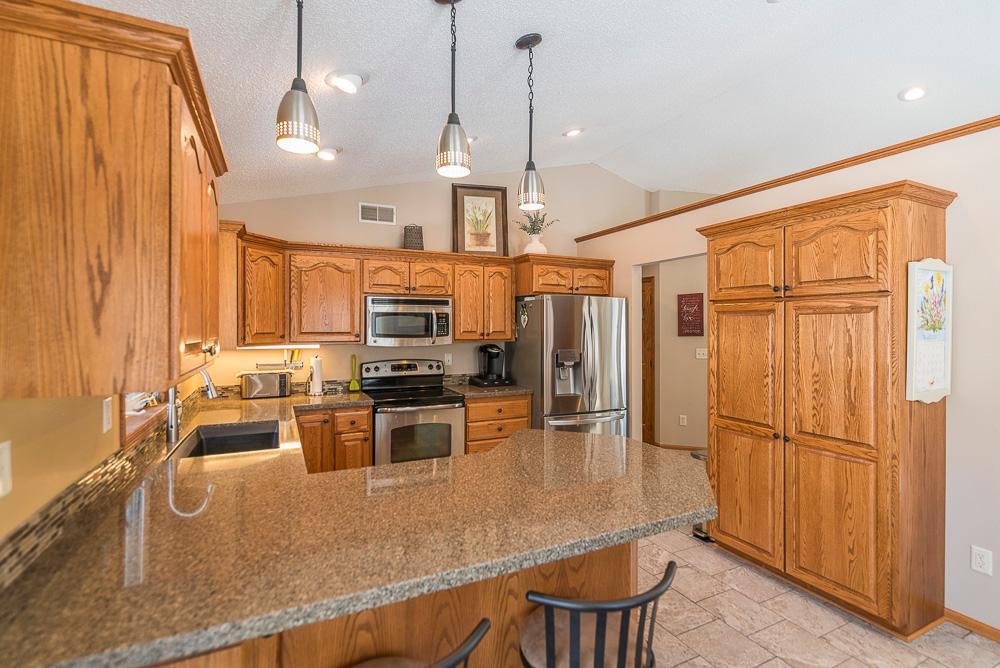 2004 single family home for sale at 8080 County Road 127 in Brainerd, MN — 4 bed, 3 bath (photo 7 of 50)