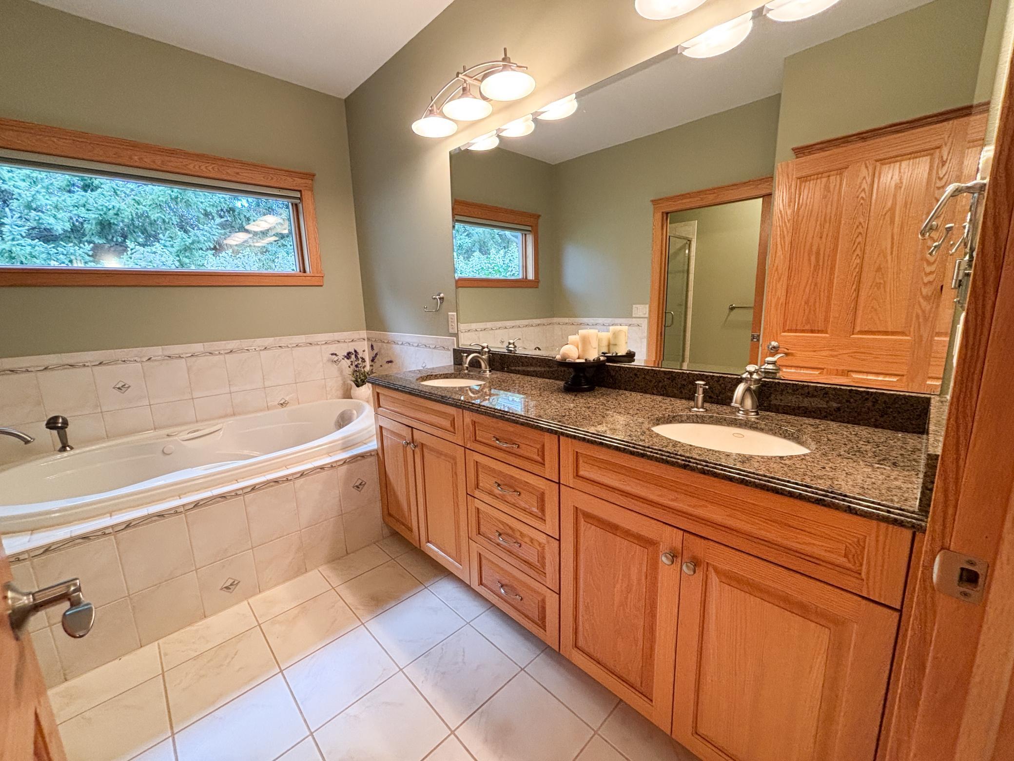 2004 single family home for sale at 521 E Summit Street in Battle Lake, MN — 4 bed, 3 bath (photo 23 of 78)
