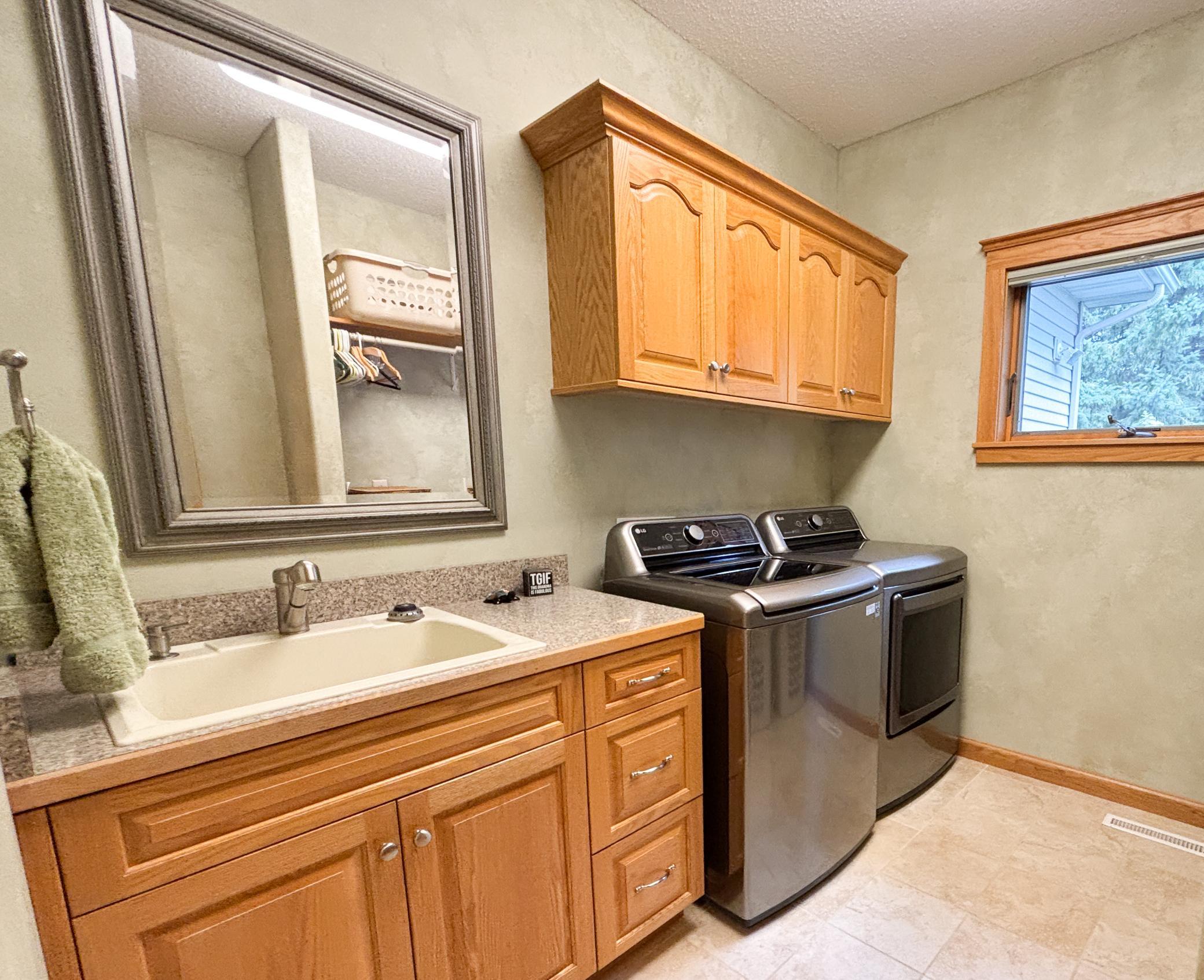 2004 single family home for sale at 521 E Summit Street in Battle Lake, MN — 4 bed, 3 bath (photo 28 of 78)