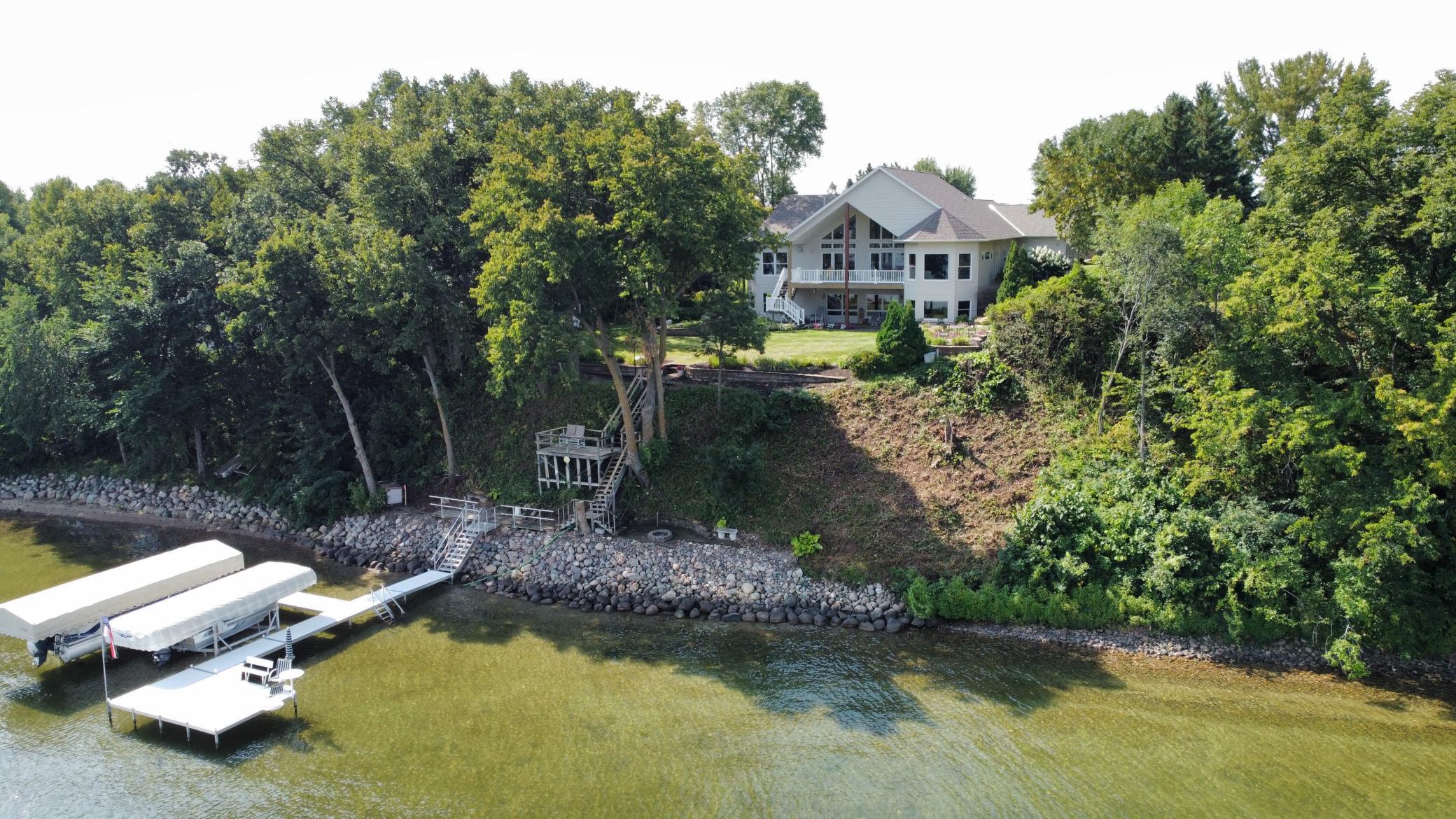 2004 single family home for sale at 521 E Summit Street in Battle Lake, MN — 4 bed, 3 bath (photo 4 of 78)