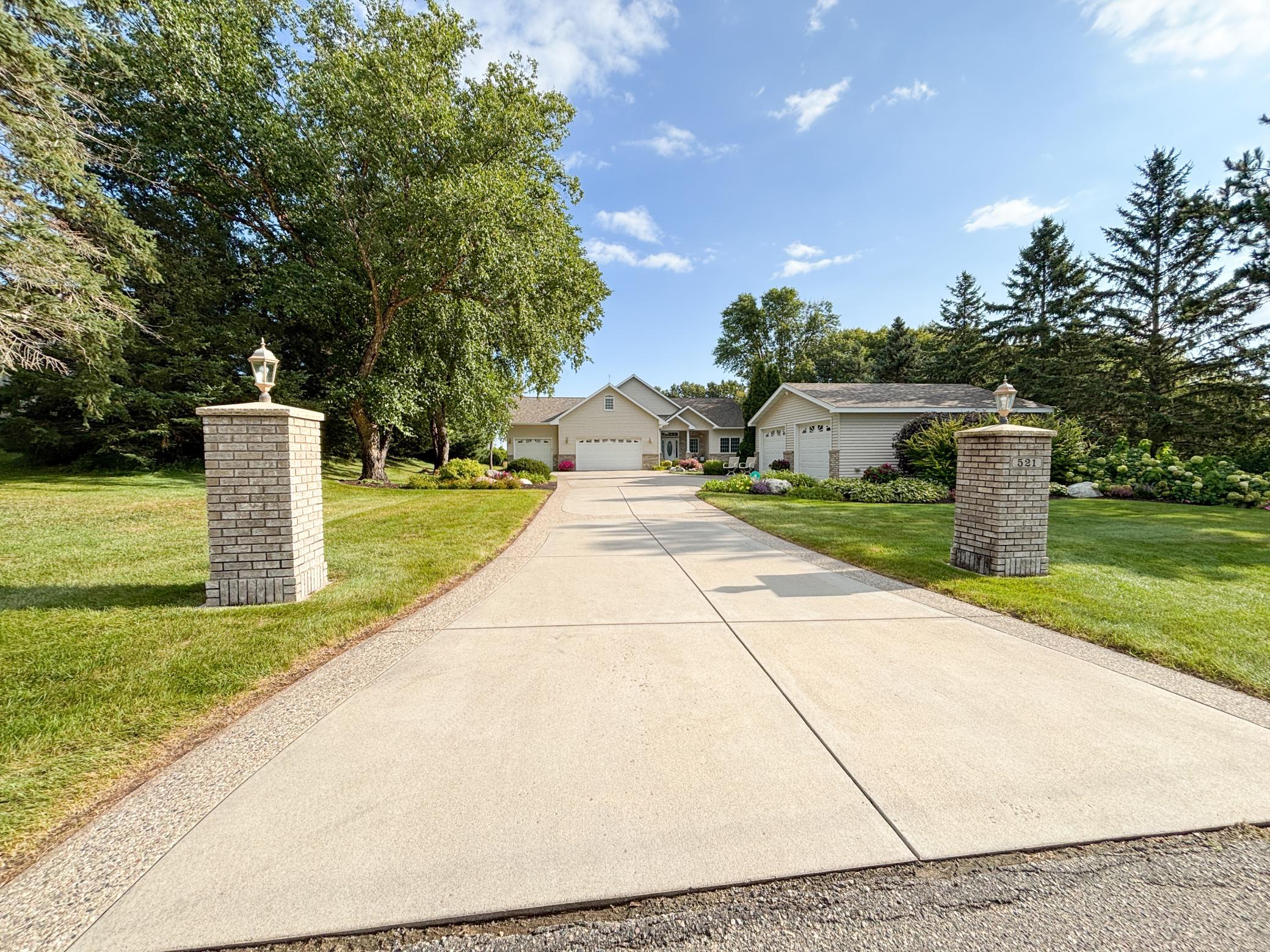 2004 single family home for sale at 521 E Summit Street in Battle Lake, MN — 4 bed, 3 bath (photo 49 of 78)