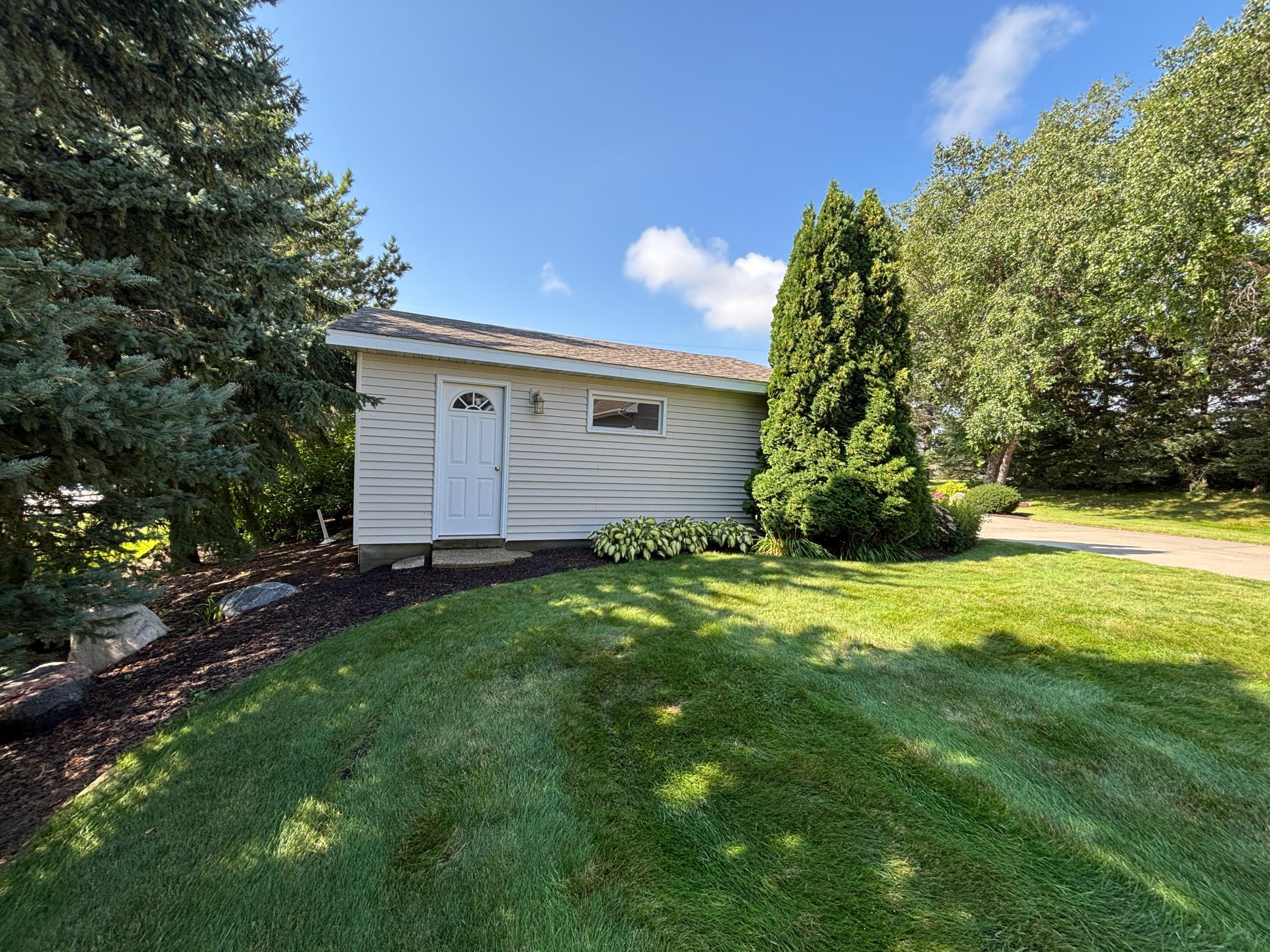 2004 single family home for sale at 521 E Summit Street in Battle Lake, MN — 4 bed, 3 bath (photo 50 of 78)
