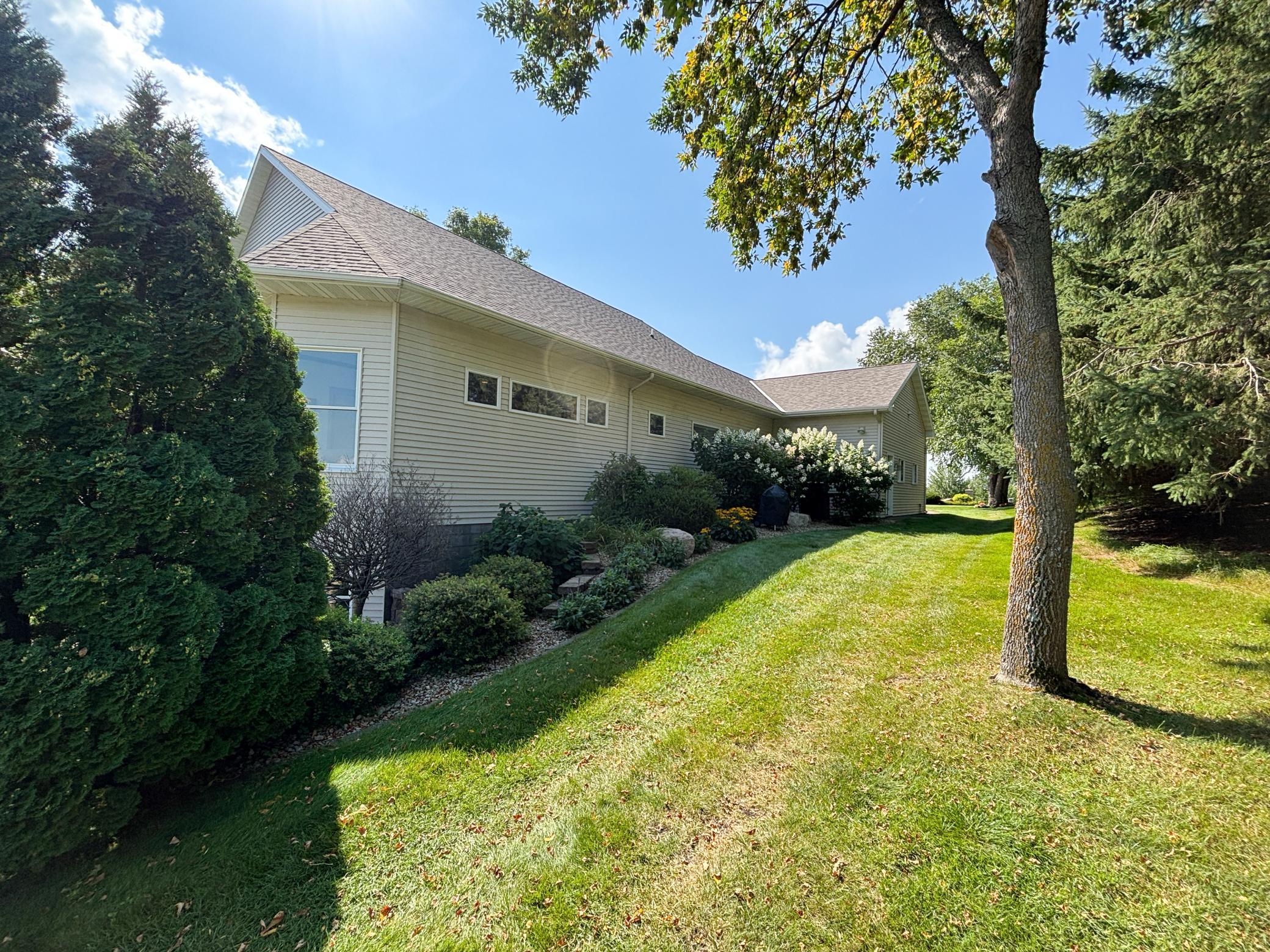 2004 single family home for sale at 521 E Summit Street in Battle Lake, MN — 4 bed, 3 bath (photo 62 of 78)
