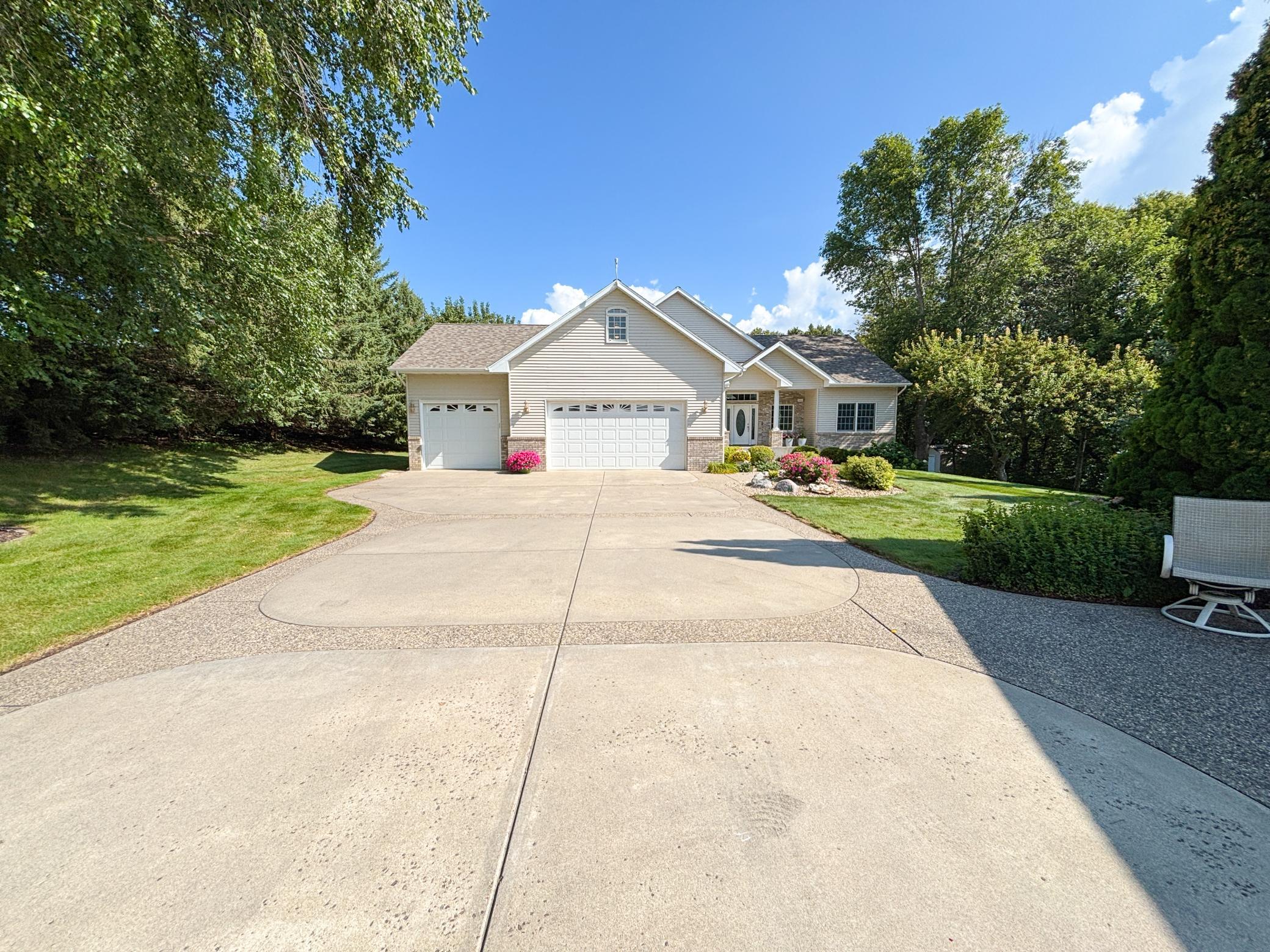 2004 single family home for sale at 521 E Summit Street in Battle Lake, MN — 4 bed, 3 bath (photo 65 of 78)