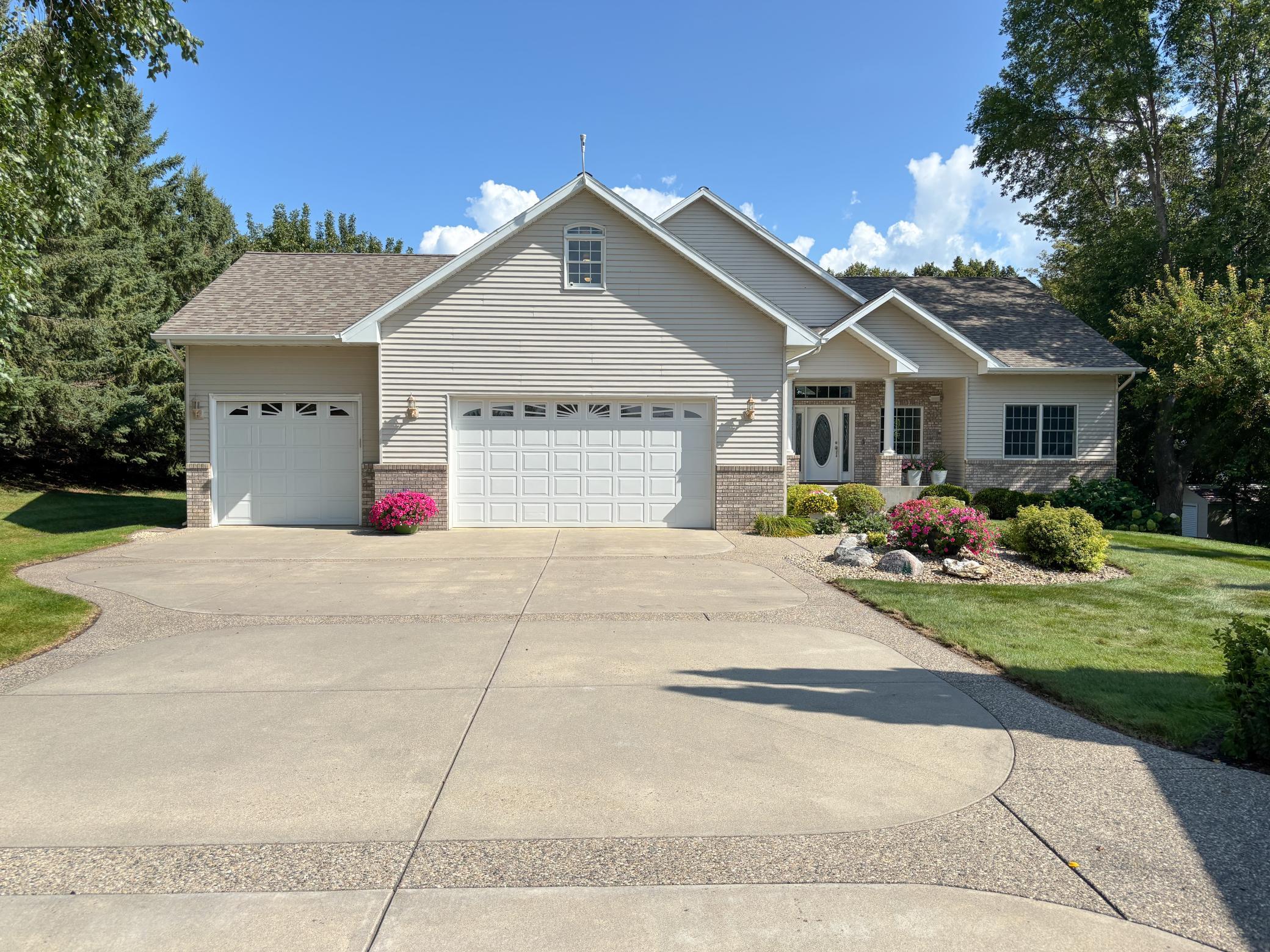2004 single family home for sale at 521 E Summit Street in Battle Lake, MN — 4 bed, 3 bath (photo 66 of 78)
