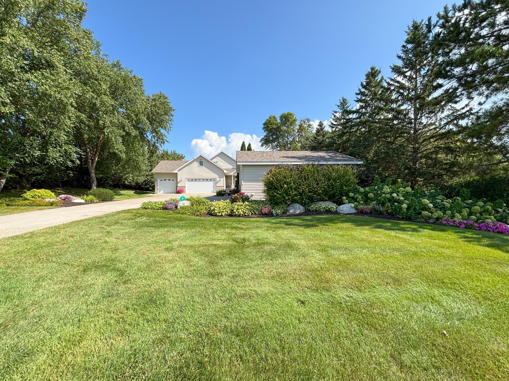 2004 single family home for sale at 521 E Summit Street in Battle Lake, MN — 4 bed, 3 bath (photo 67 of 78)