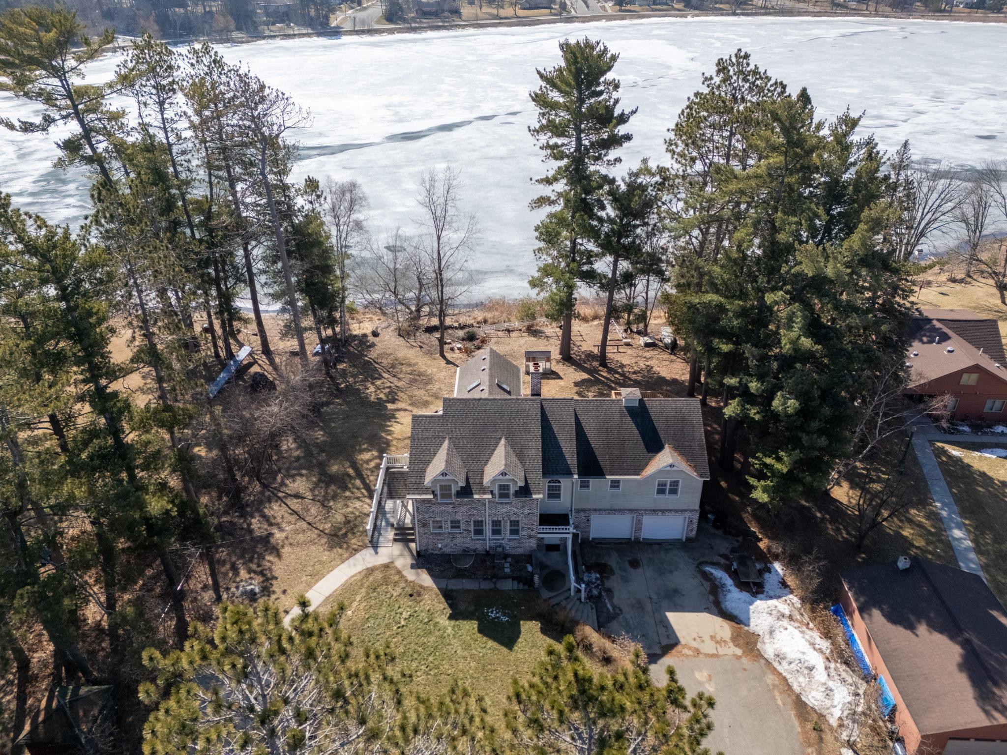 1989 single family home for sale at 120 NE 14th Street in Grand Rapids, MN — 6 bed, 5 bath (photo 2 of 52)