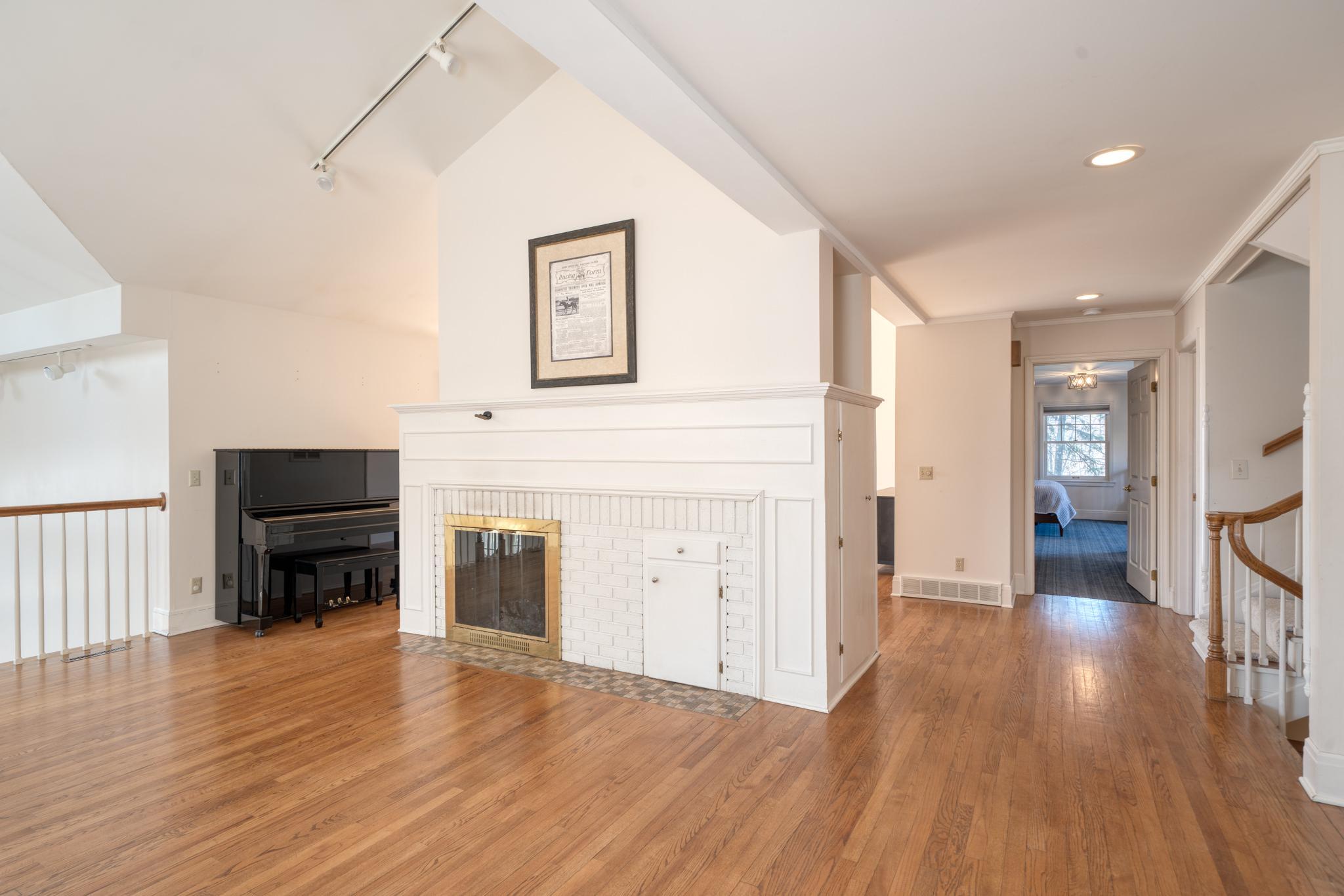 1989 single family home for sale at 120 NE 14th Street in Grand Rapids, MN — 6 bed, 5 bath (photo 12 of 52)