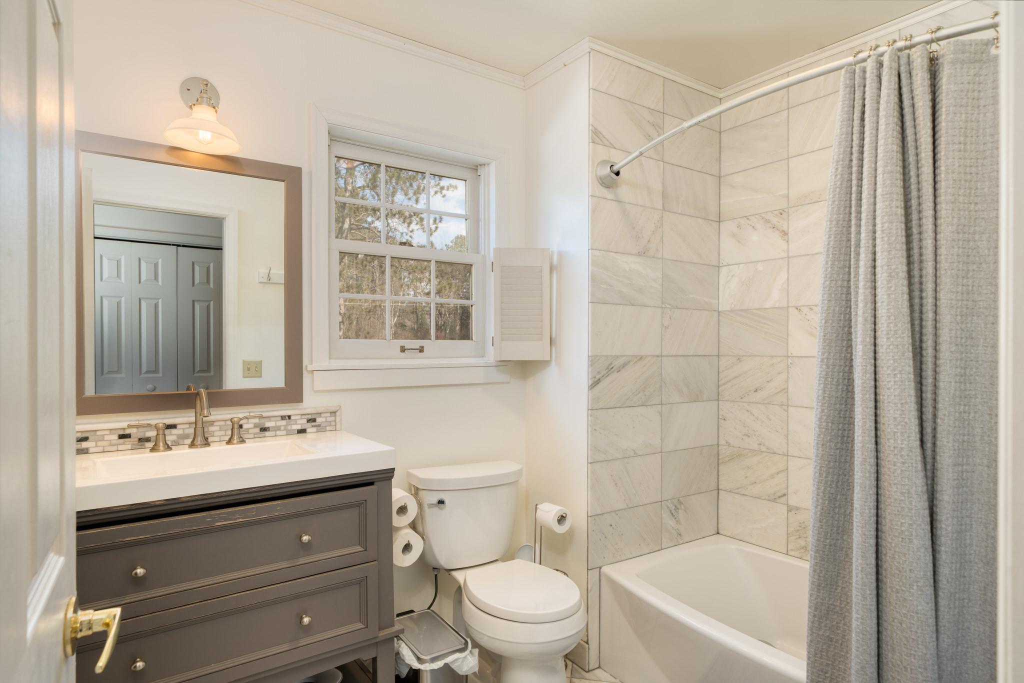 1989 single family home for sale at 120 NE 14th Street in Grand Rapids, MN — 6 bed, 5 bath (photo 16 of 52)