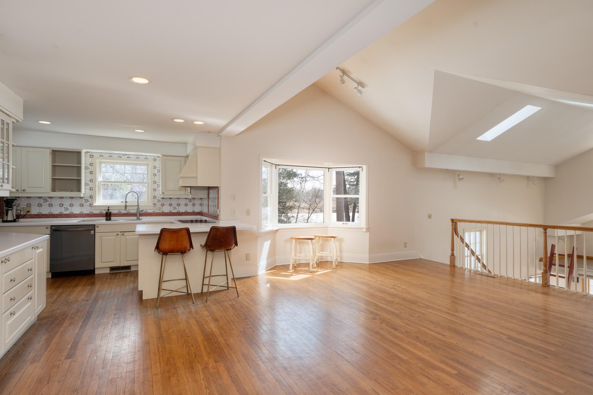 1989 single family home for sale at 120 NE 14th Street in Grand Rapids, MN — 6 bed, 5 bath (photo 8 of 52)