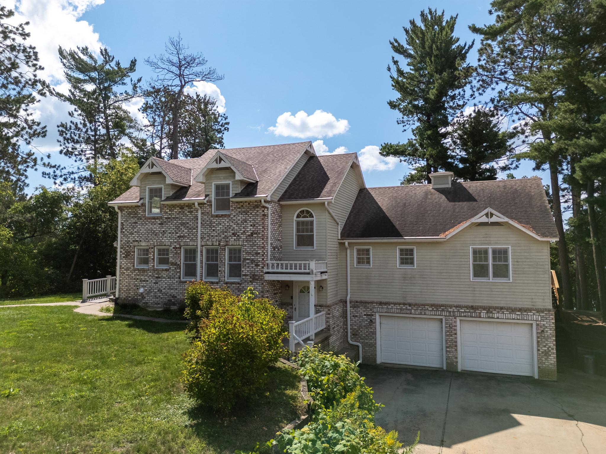 1989 single family home for sale at 120 NE 14th Street in Grand Rapids, MN — 6 bed, 5 bath (photo 4 of 53)