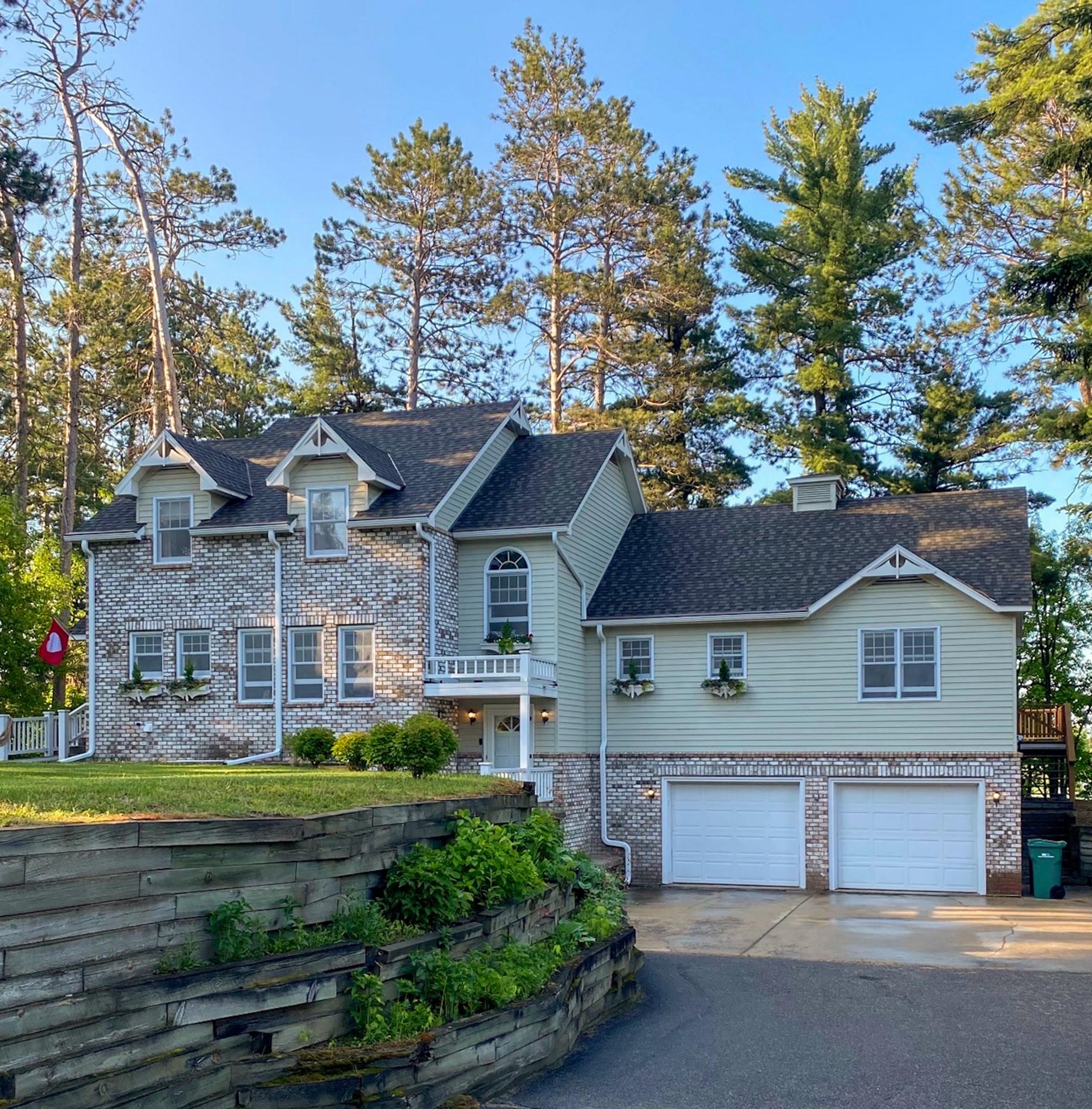 1989 single family home for sale at 120 NE 14th Street in Grand Rapids, MN — 6 bed, 5 bath (photo 5 of 53)
