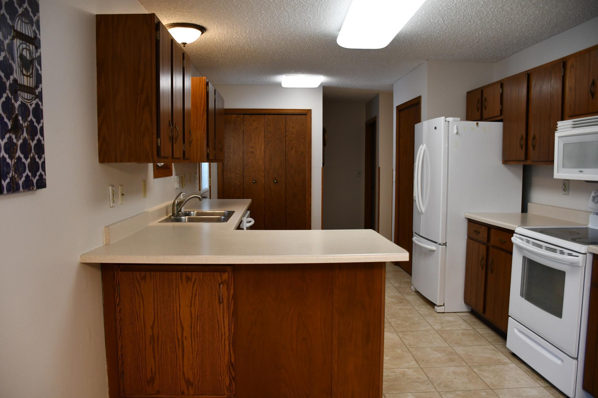 1978 townhouse for sale at 131 Belleville Court in Thief River Falls, MN — 3 bed, 2 bath (photo 11 of 33)