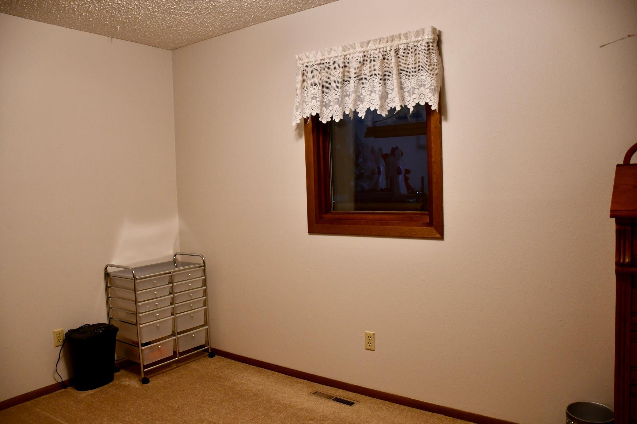 1978 townhouse for sale at 131 Belleville Court in Thief River Falls, MN — 3 bed, 2 bath (photo 14 of 33)
