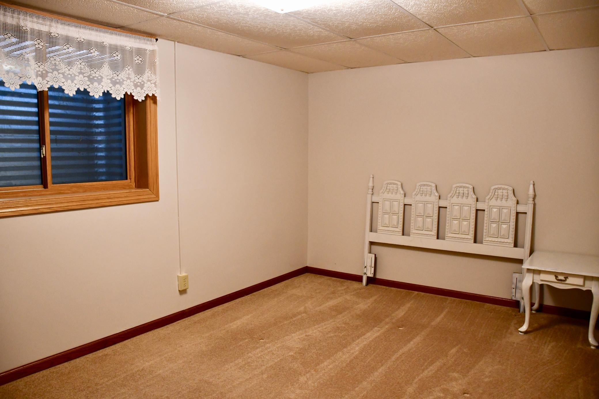 1978 townhouse for sale at 131 Belleville Court in Thief River Falls, MN — 3 bed, 2 bath (photo 26 of 33)