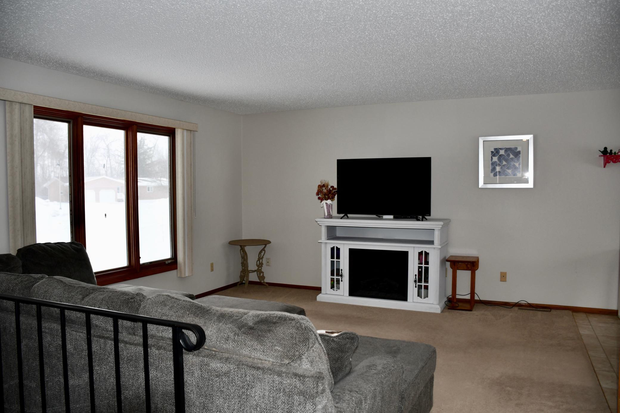 1978 townhouse for sale at 131 Belleville Court in Thief River Falls, MN — 3 bed, 2 bath (photo 4 of 33)