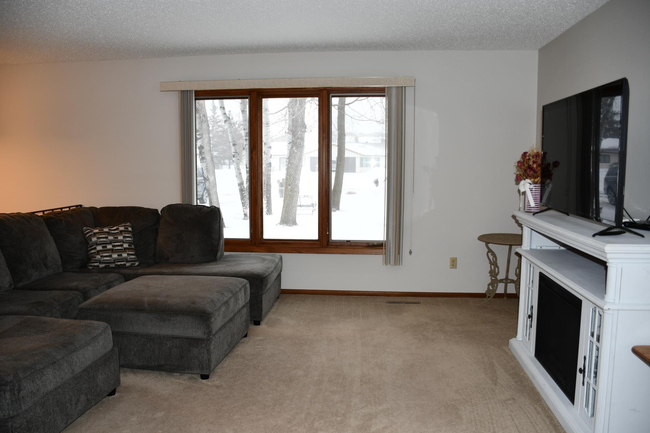 1978 townhouse for sale at 131 Belleville Court in Thief River Falls, MN — 3 bed, 2 bath (photo 5 of 33)
