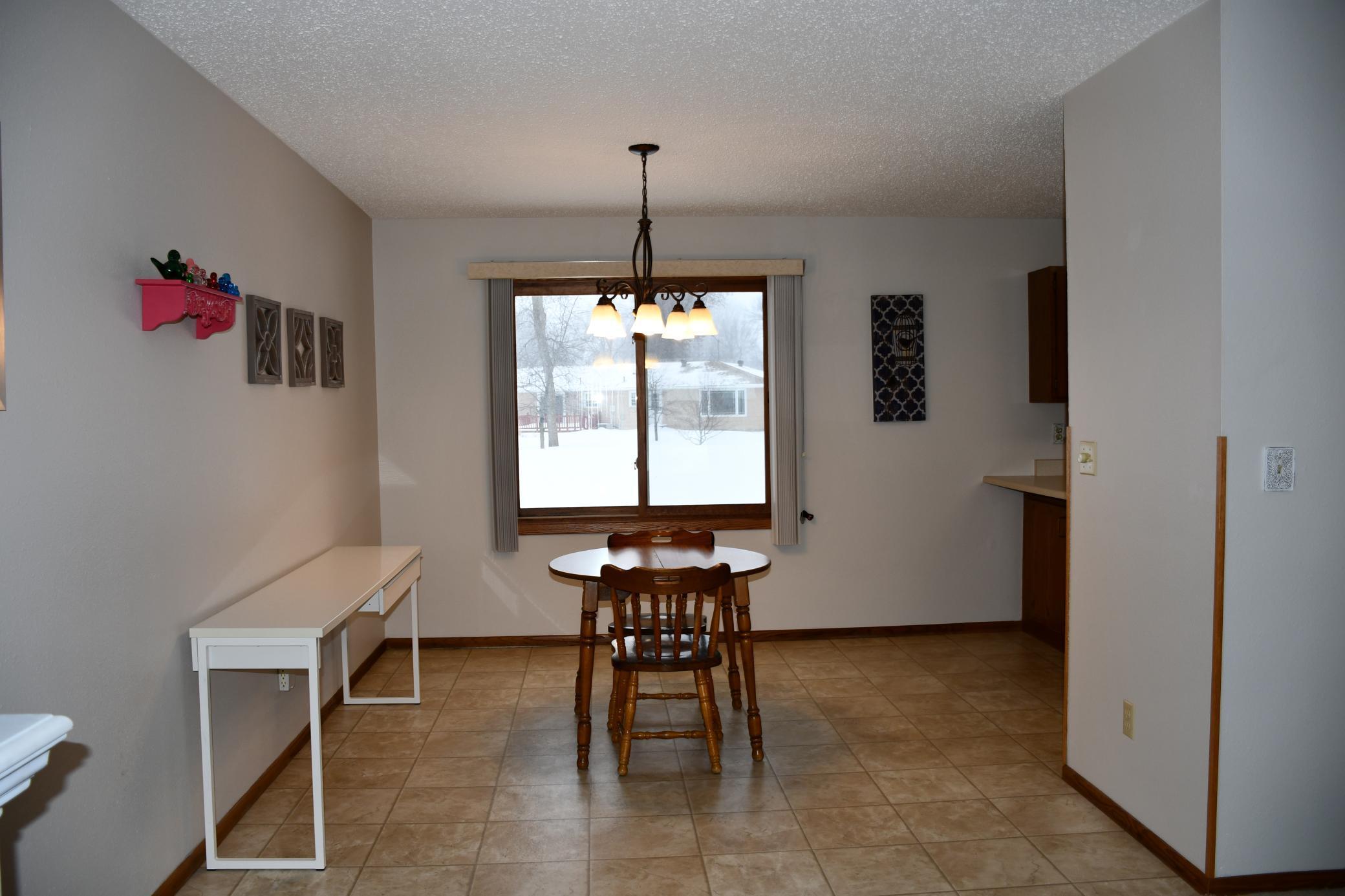 1978 townhouse for sale at 131 Belleville Court in Thief River Falls, MN — 3 bed, 2 bath (photo 8 of 33)