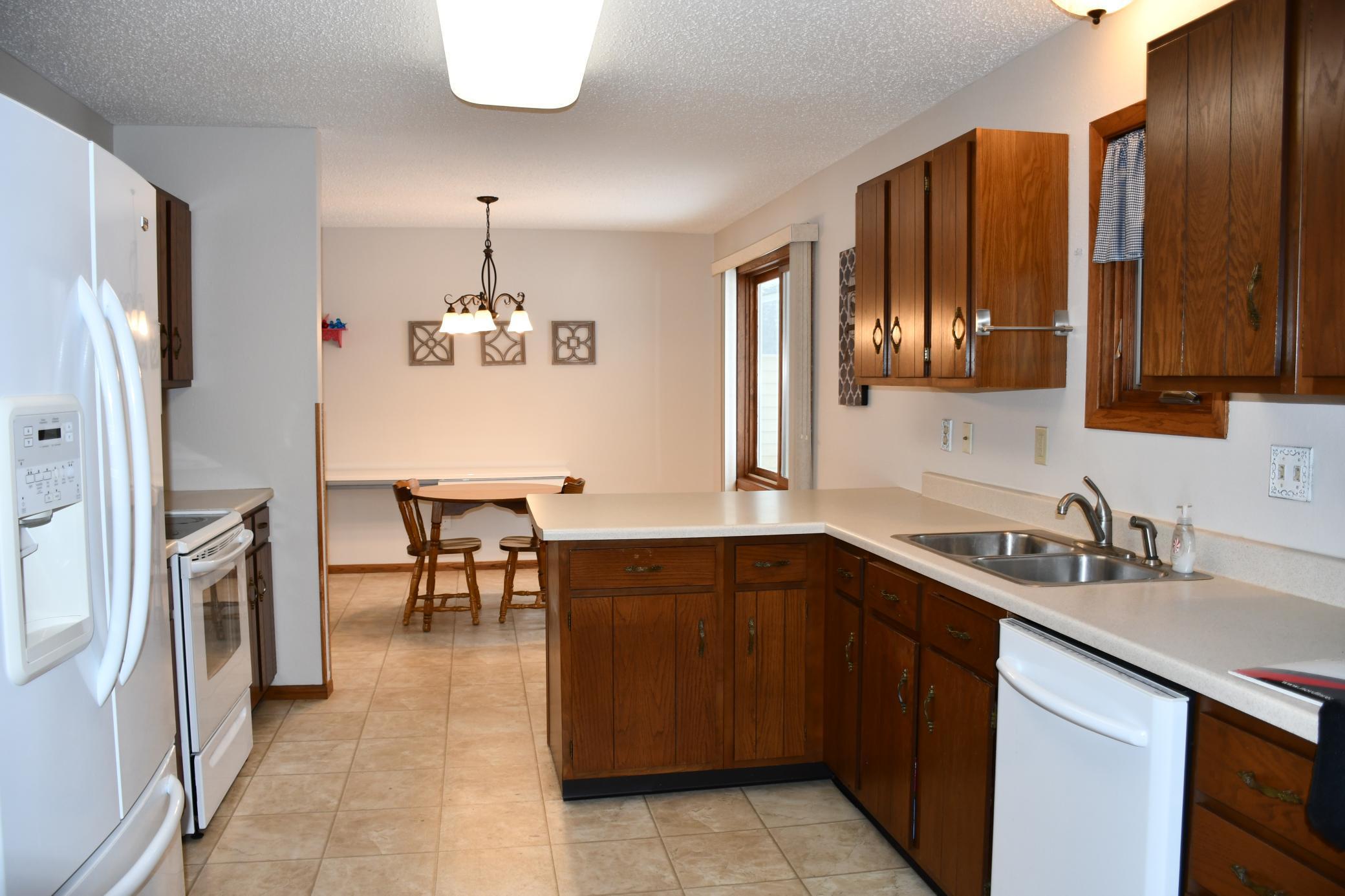 1978 townhouse for sale at 131 Belleville Court in Thief River Falls, MN — 3 bed, 2 bath (photo 9 of 33)