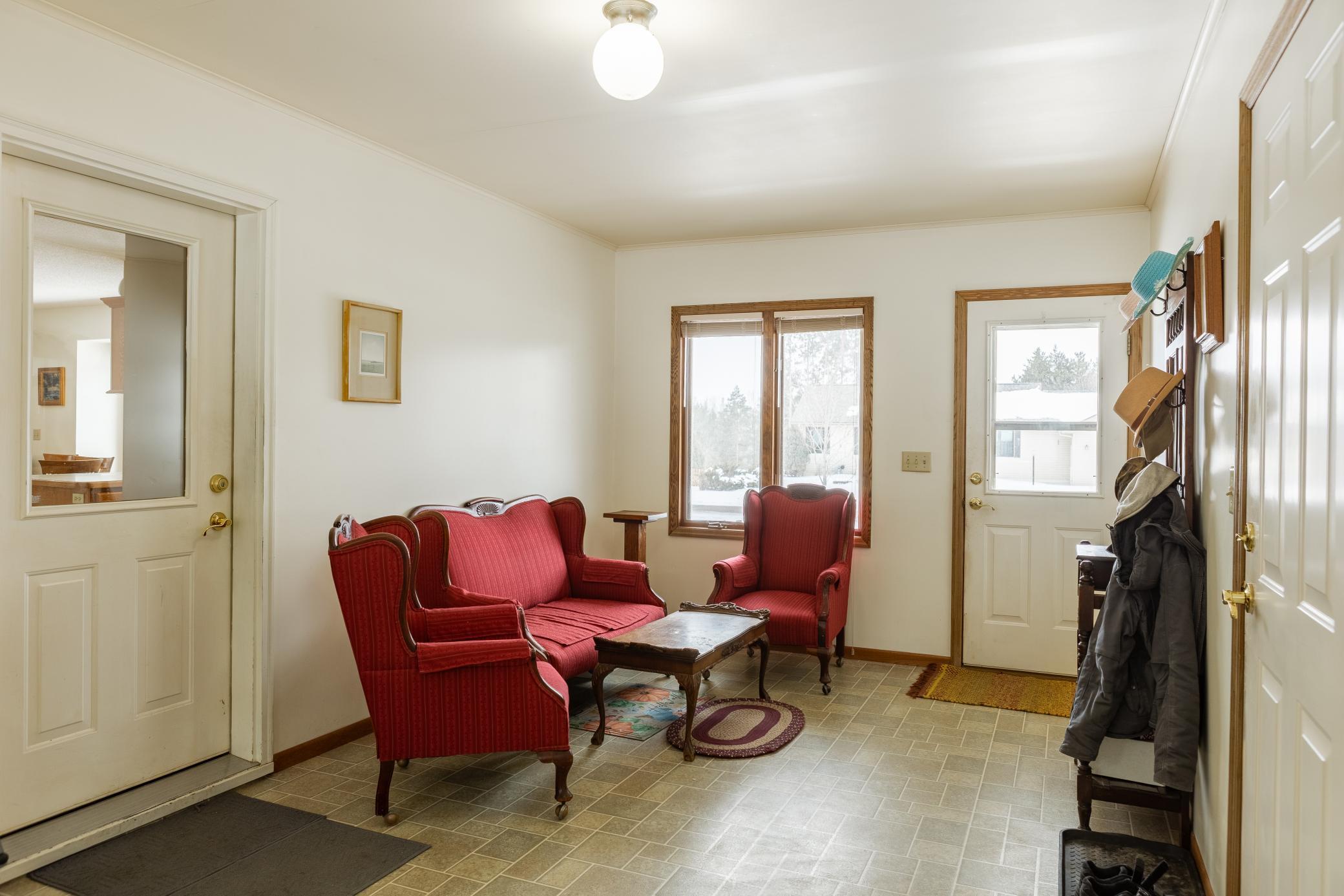 1998 single family home for sale at 608 Forest View Avenue in Park Rapids, MN — 3 bed, 2 bath (photo 13 of 46)