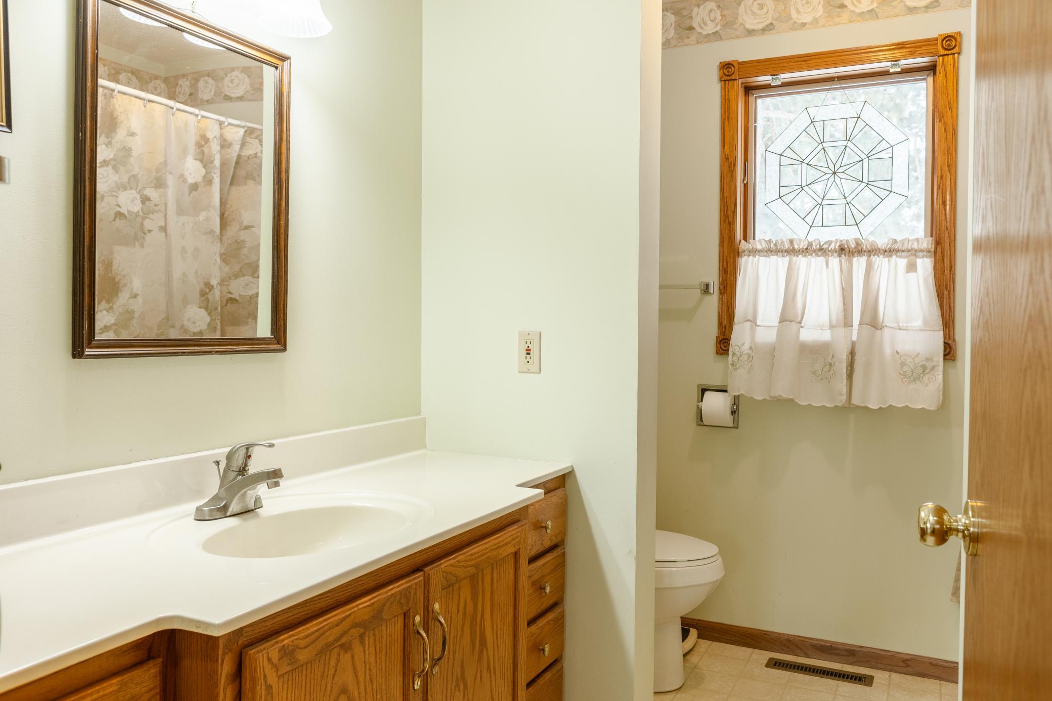 1998 single family home for sale at 608 Forest View Avenue in Park Rapids, MN — 3 bed, 2 bath (photo 18 of 46)